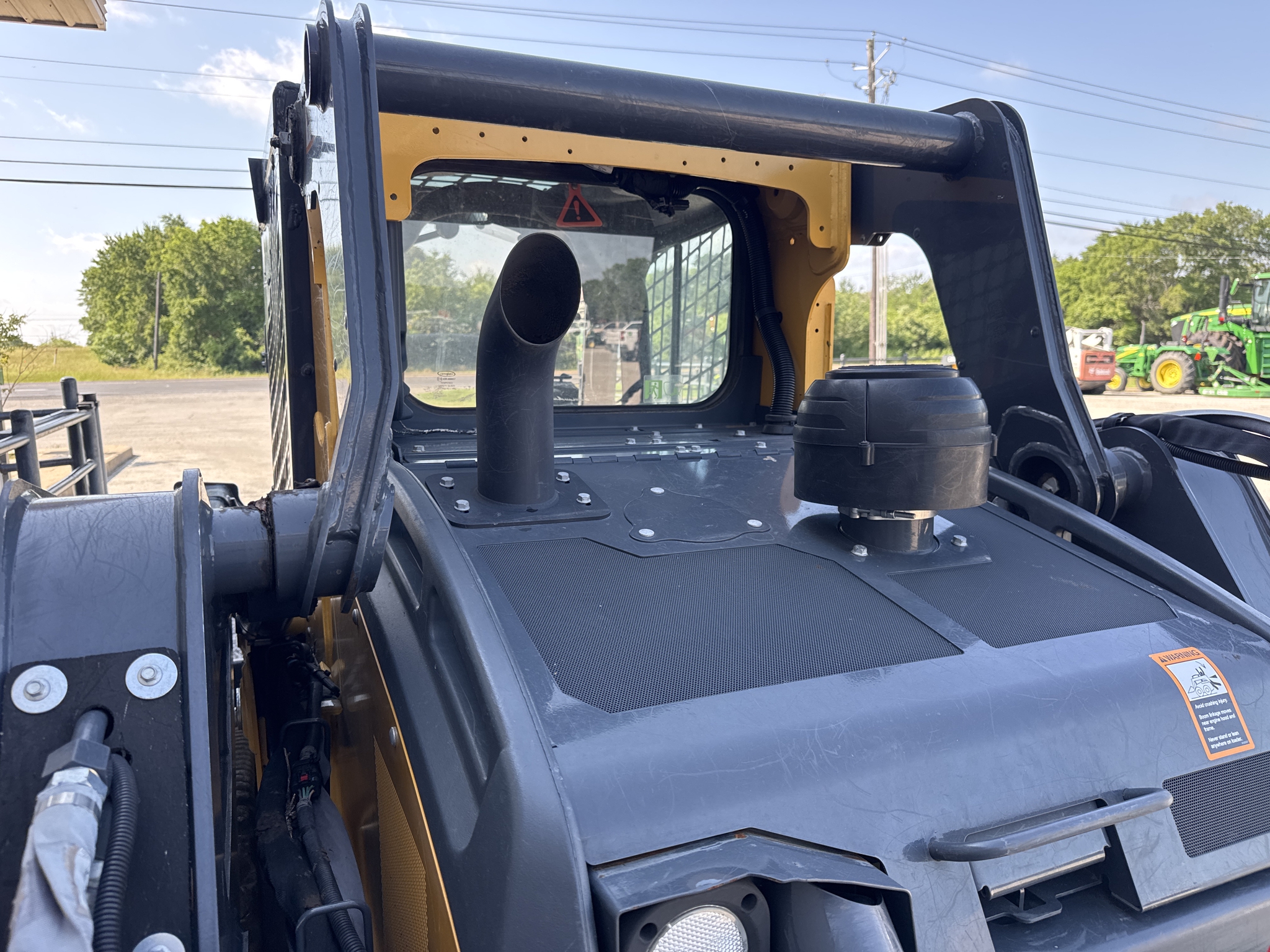 2023 John Deere 325G Image 11