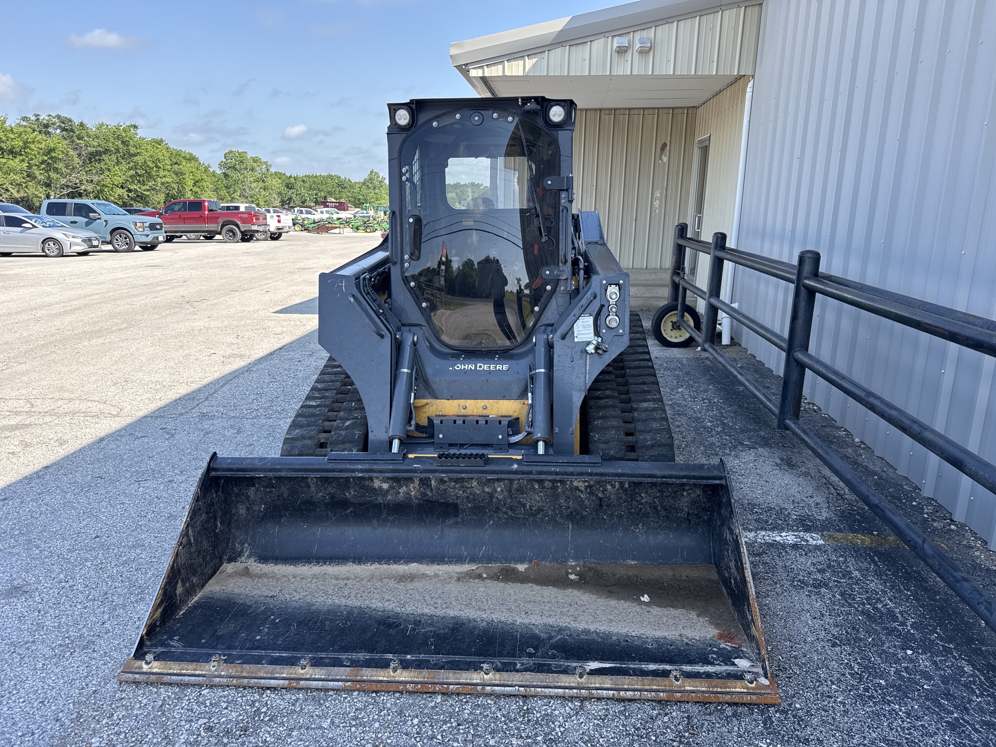 2023 John Deere 325G Image 3