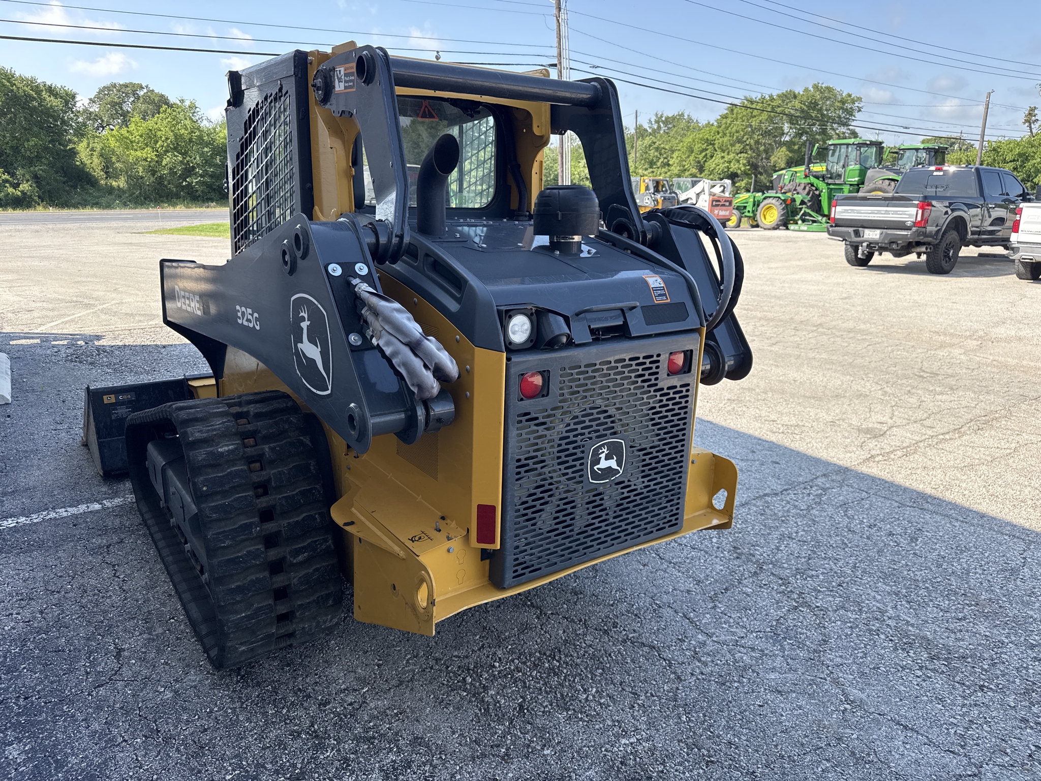 2023 John Deere 325G Image 4