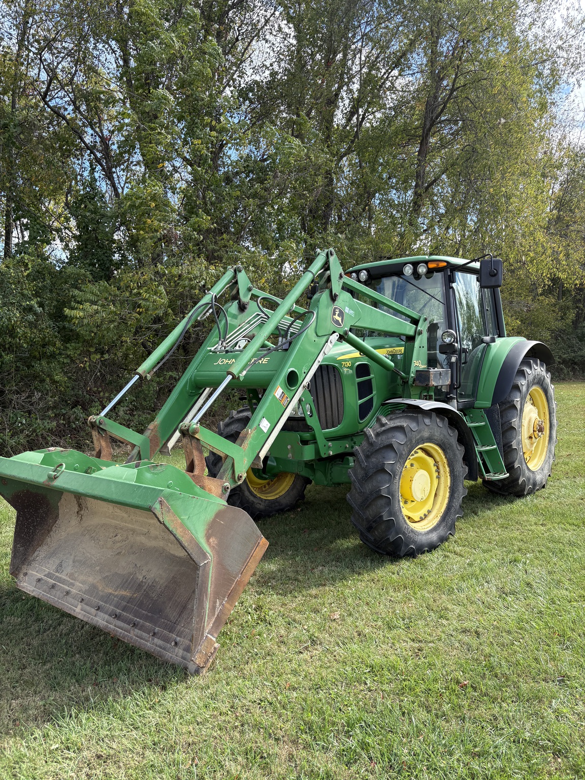 2010 John Deere 7130 Image 2