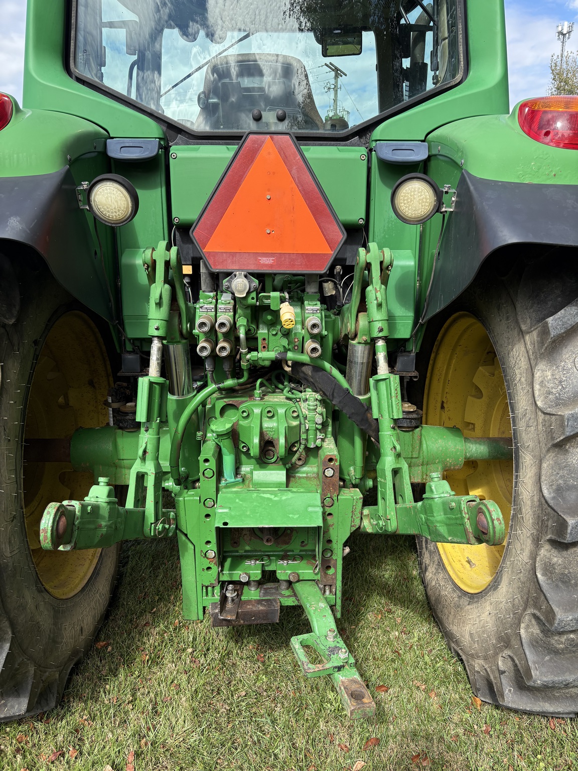 2010 John Deere 7130 Image 4