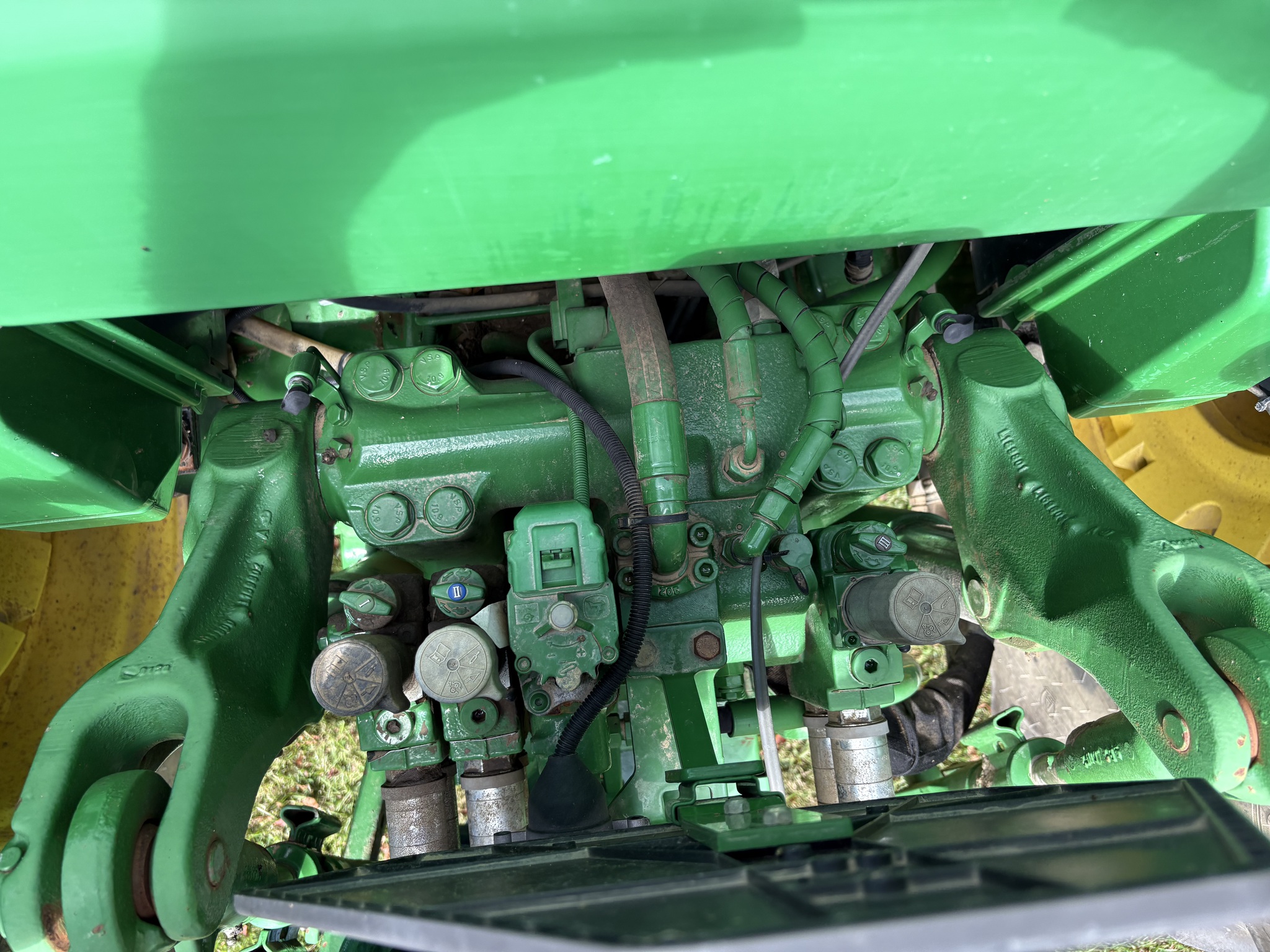 2010 John Deere 7130 Image 5