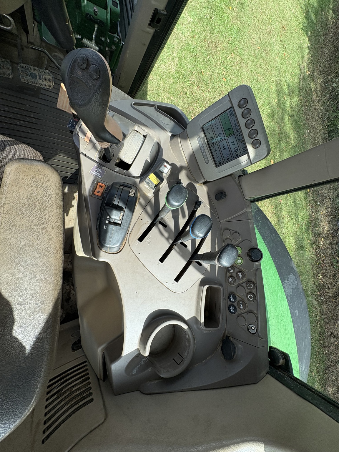 2010 John Deere 7130 Image 10