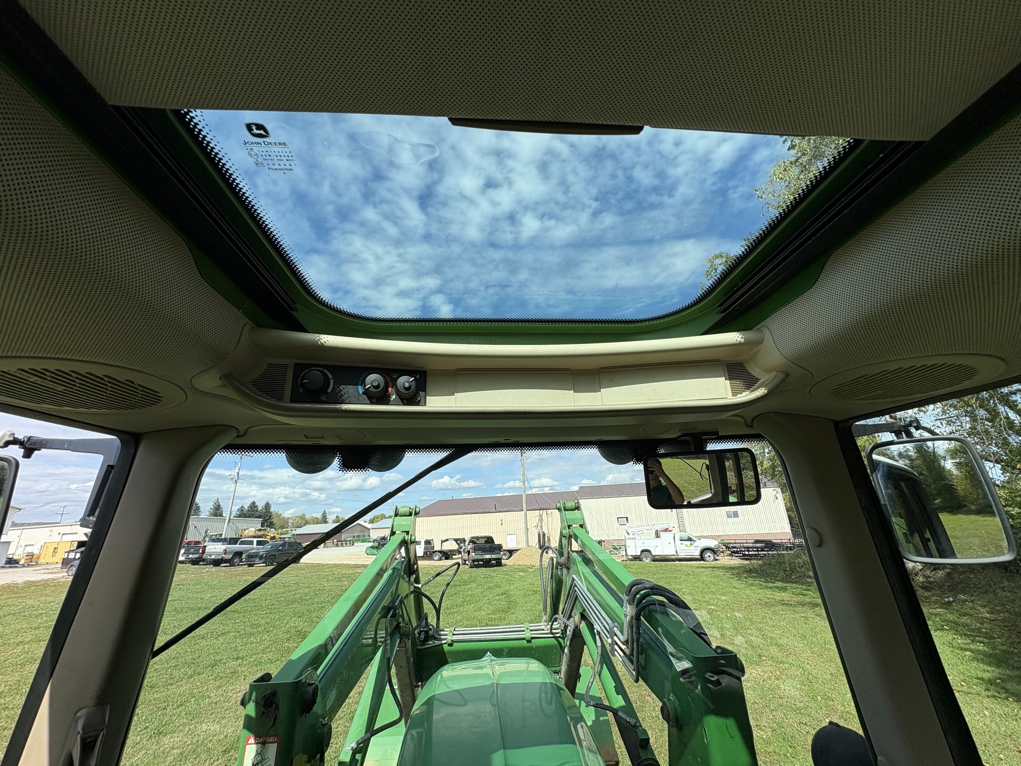 2010 John Deere 7130 Image 12