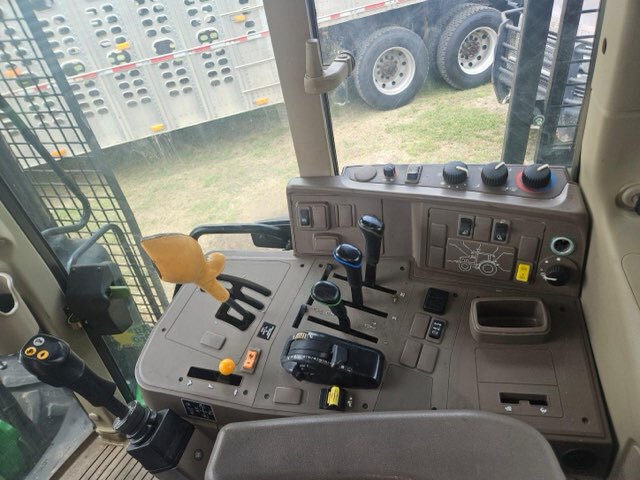 2015 John Deere 6120M Image 9