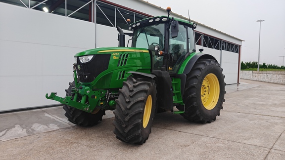 John Deere 6215R