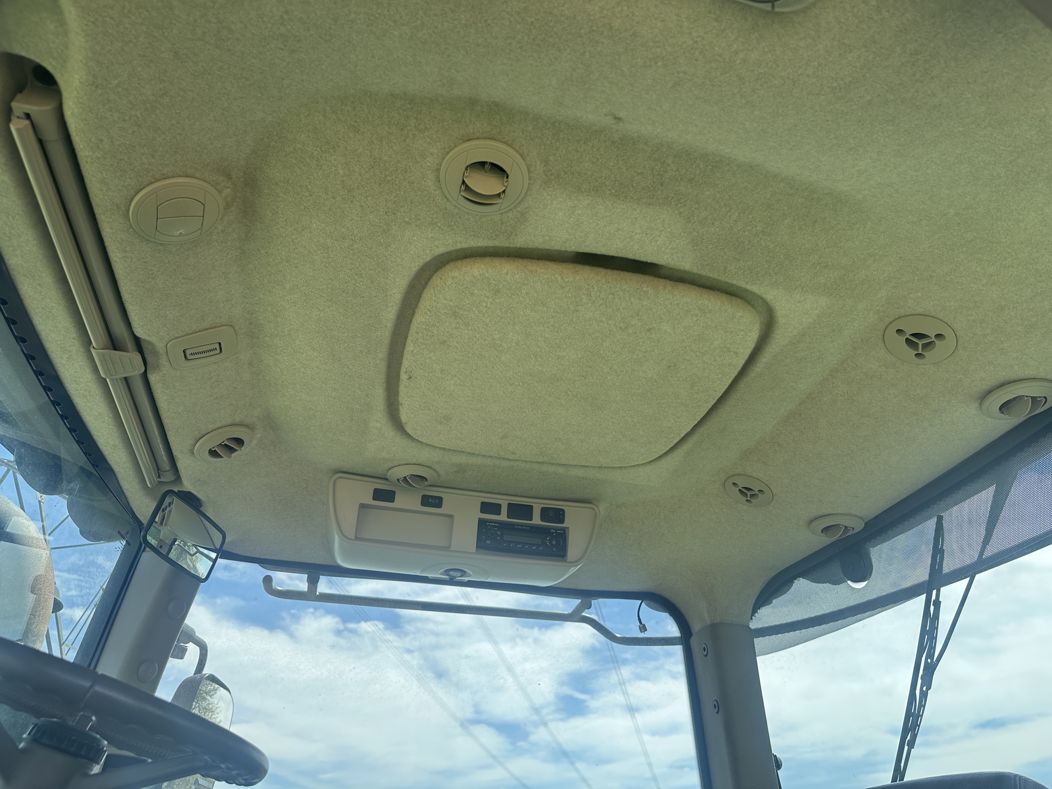 2014 John Deere 9560R Image 17