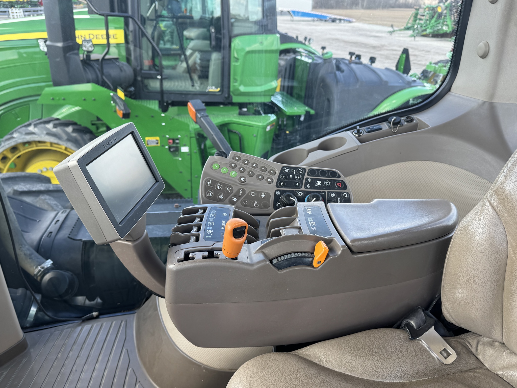2014 John Deere 9560R Image 8