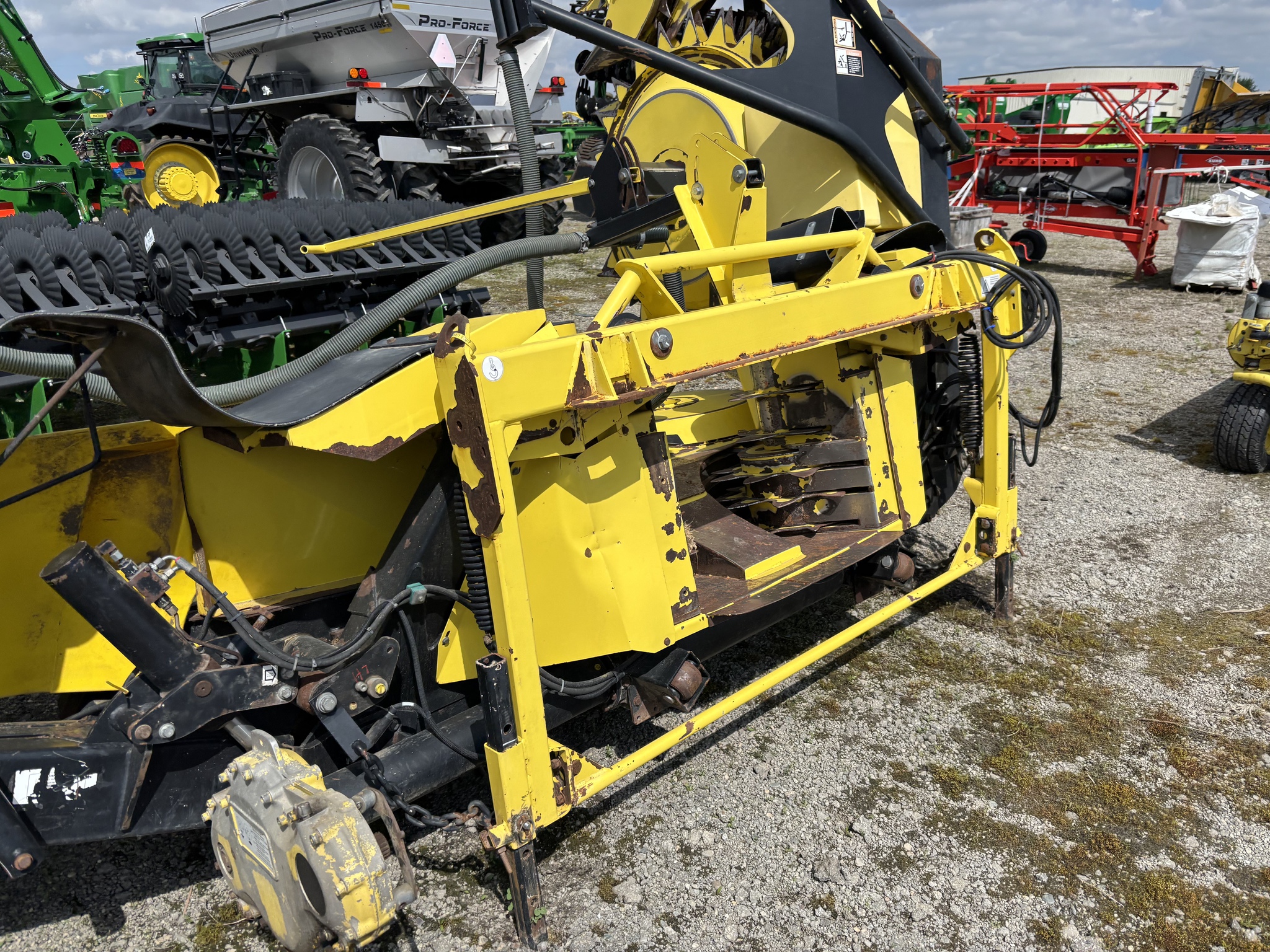 2012 John Deere 770 Image 2