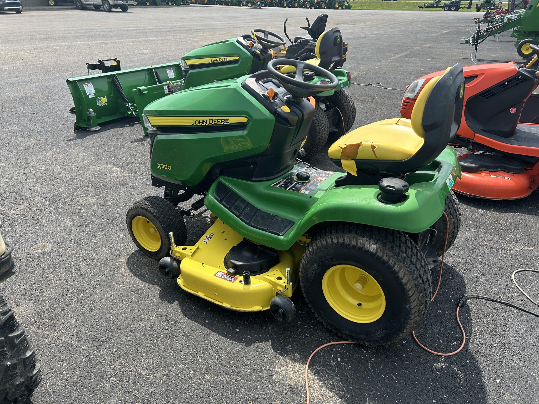2018 John Deere X390 Image 2