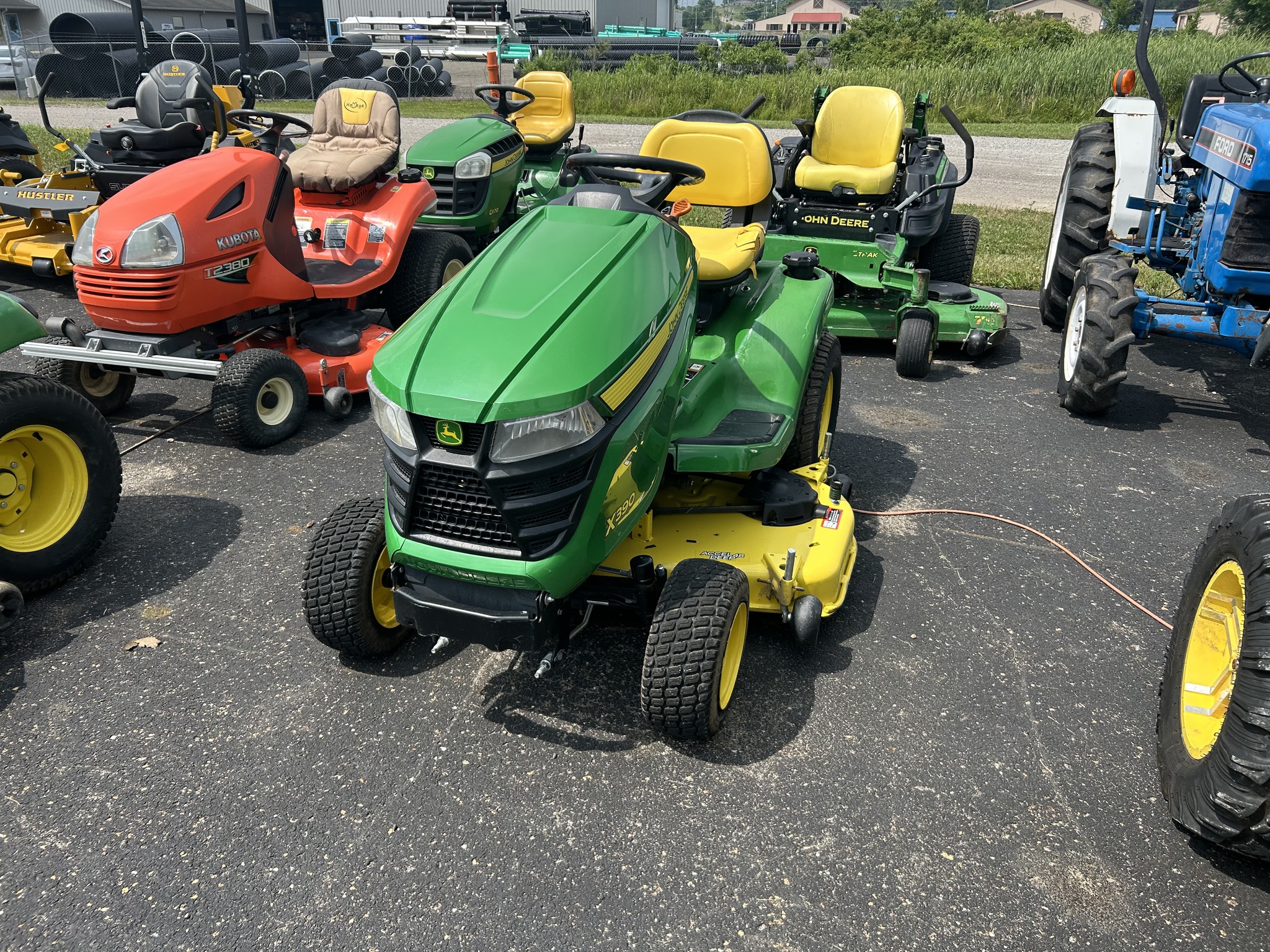 2018 John Deere X390 Image 3