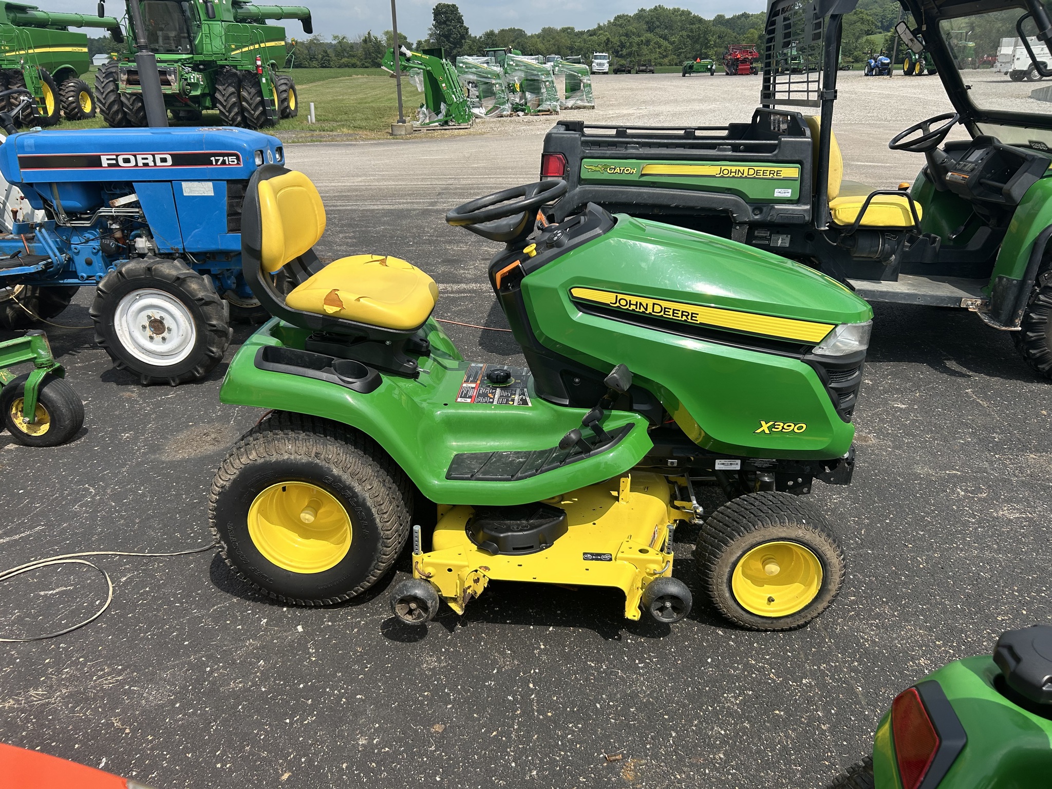 2018 John Deere X390 Image 4