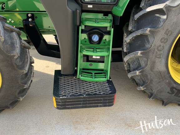 Photo of 2023 John Deere 6110M