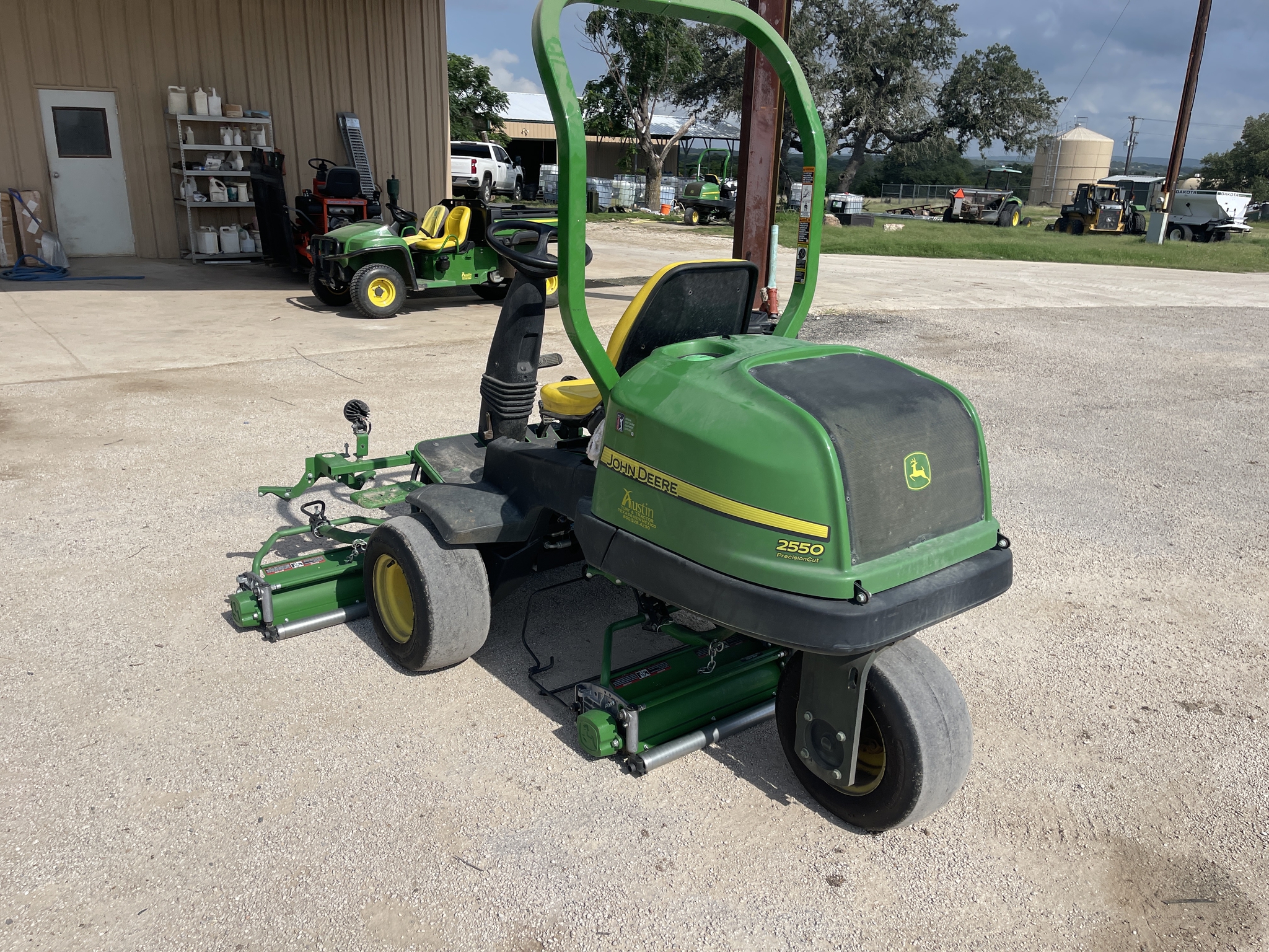 2022 John Deere 2550 Image 9
