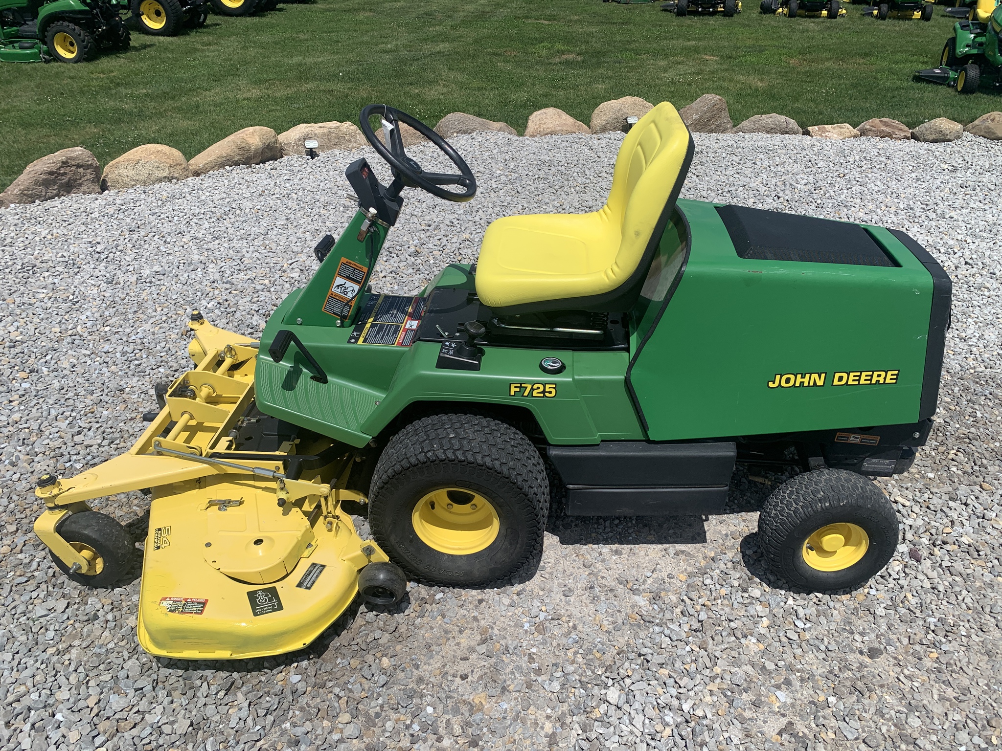 1998 John Deere F725 Image 2
