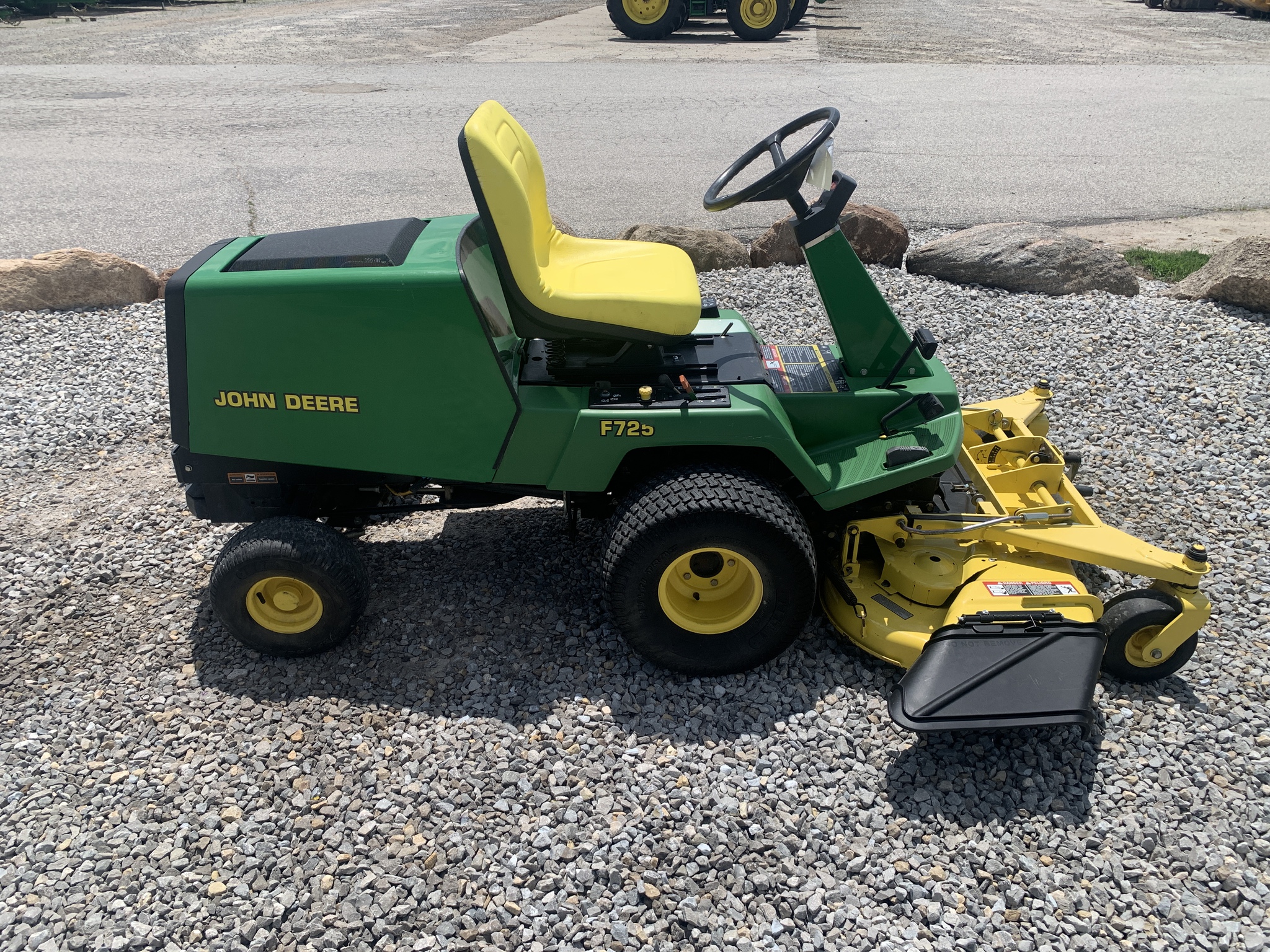 1998 John Deere F725 Image 6