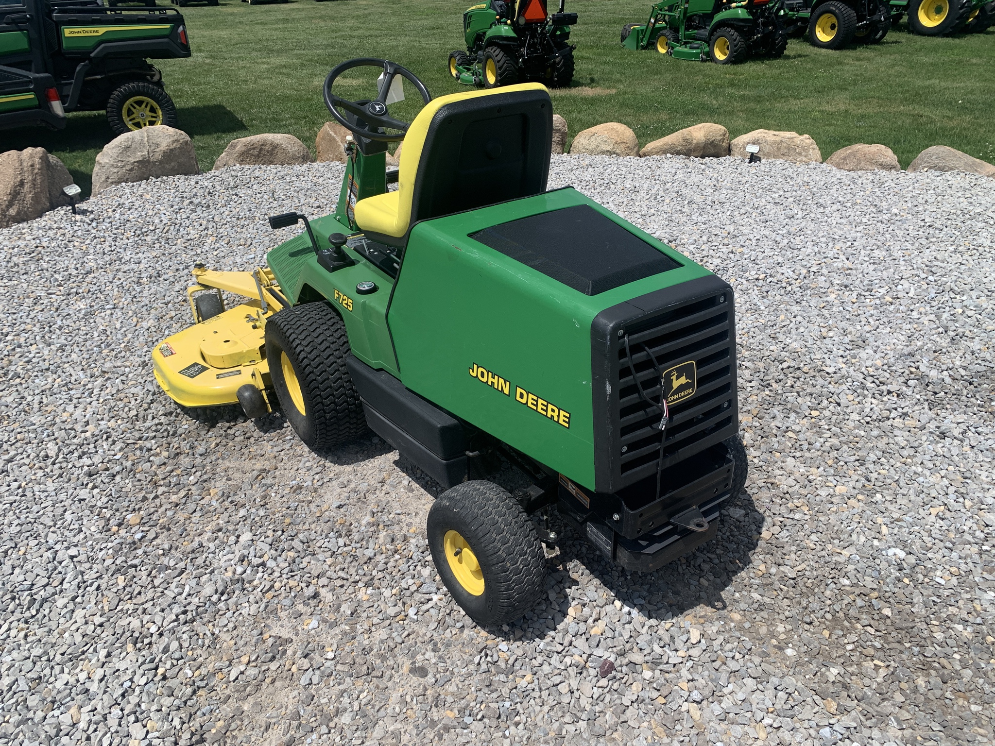 1998 John Deere F725 Image 3