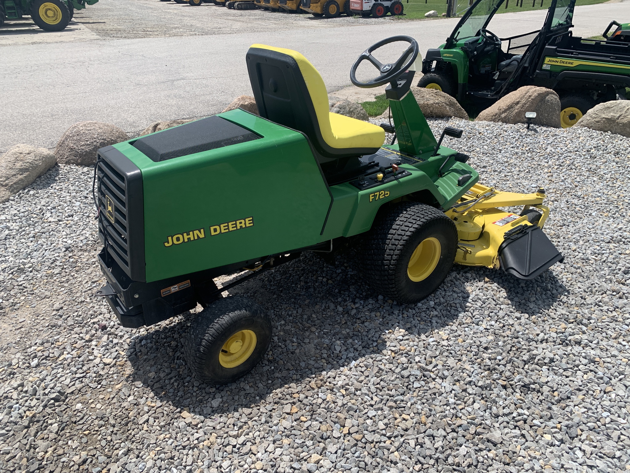 1998 John Deere F725 Image 5