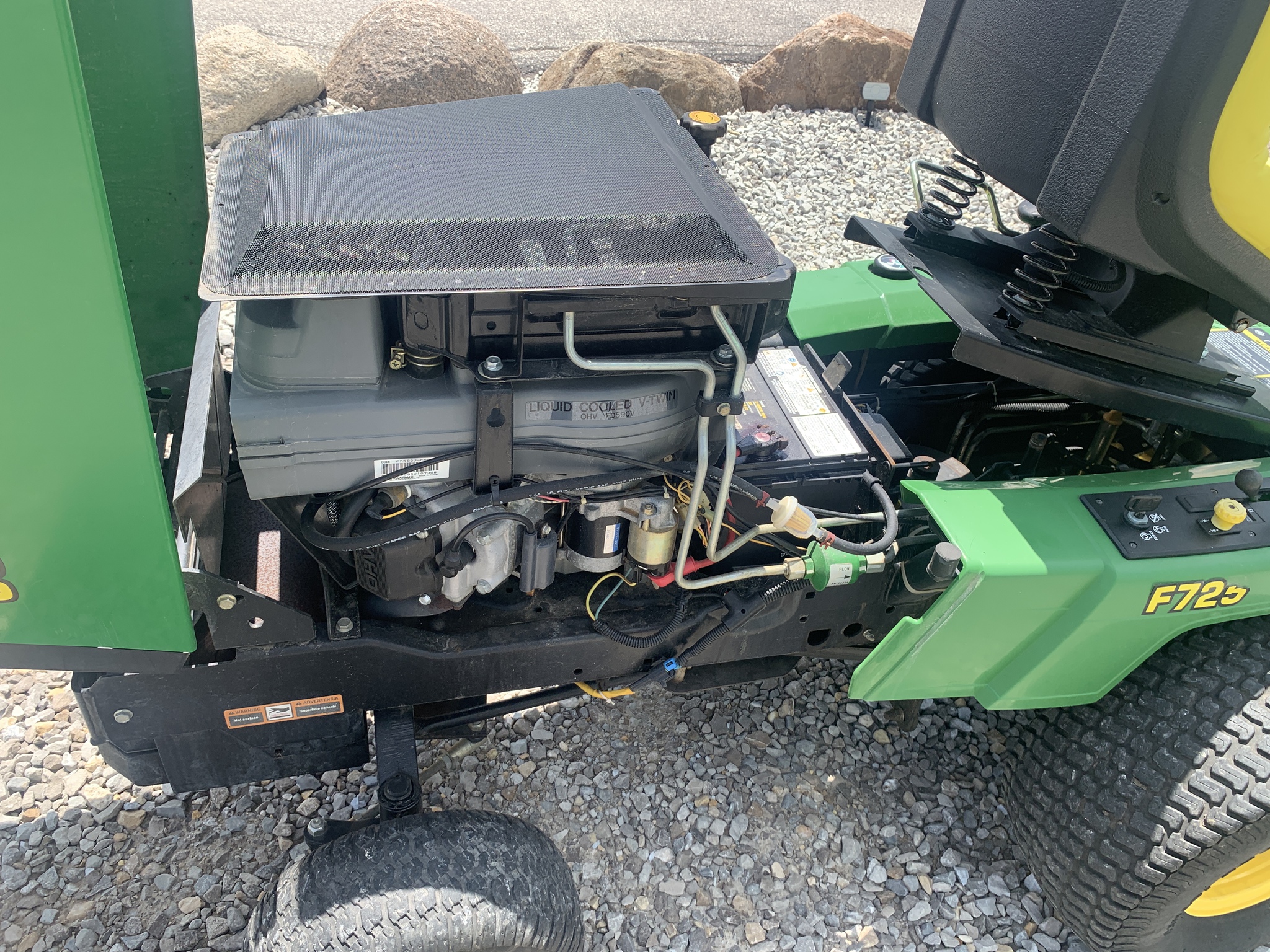 1998 John Deere F725 Image 11