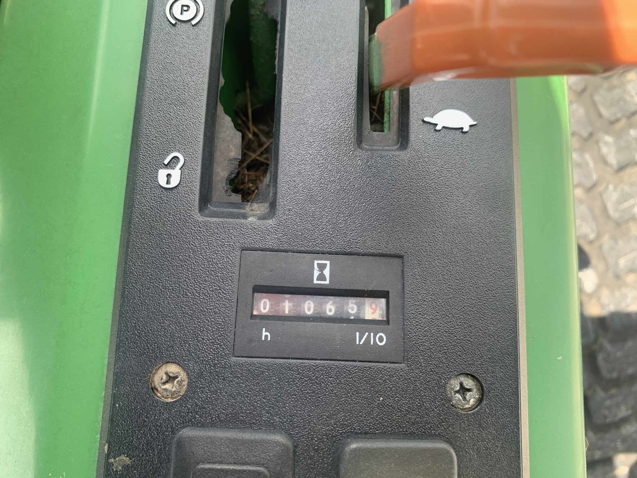 1998 John Deere F725 Image 12