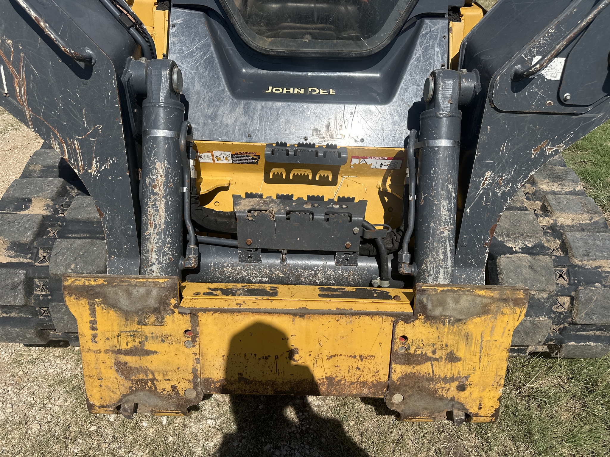 2017 John Deere 331G Image 18