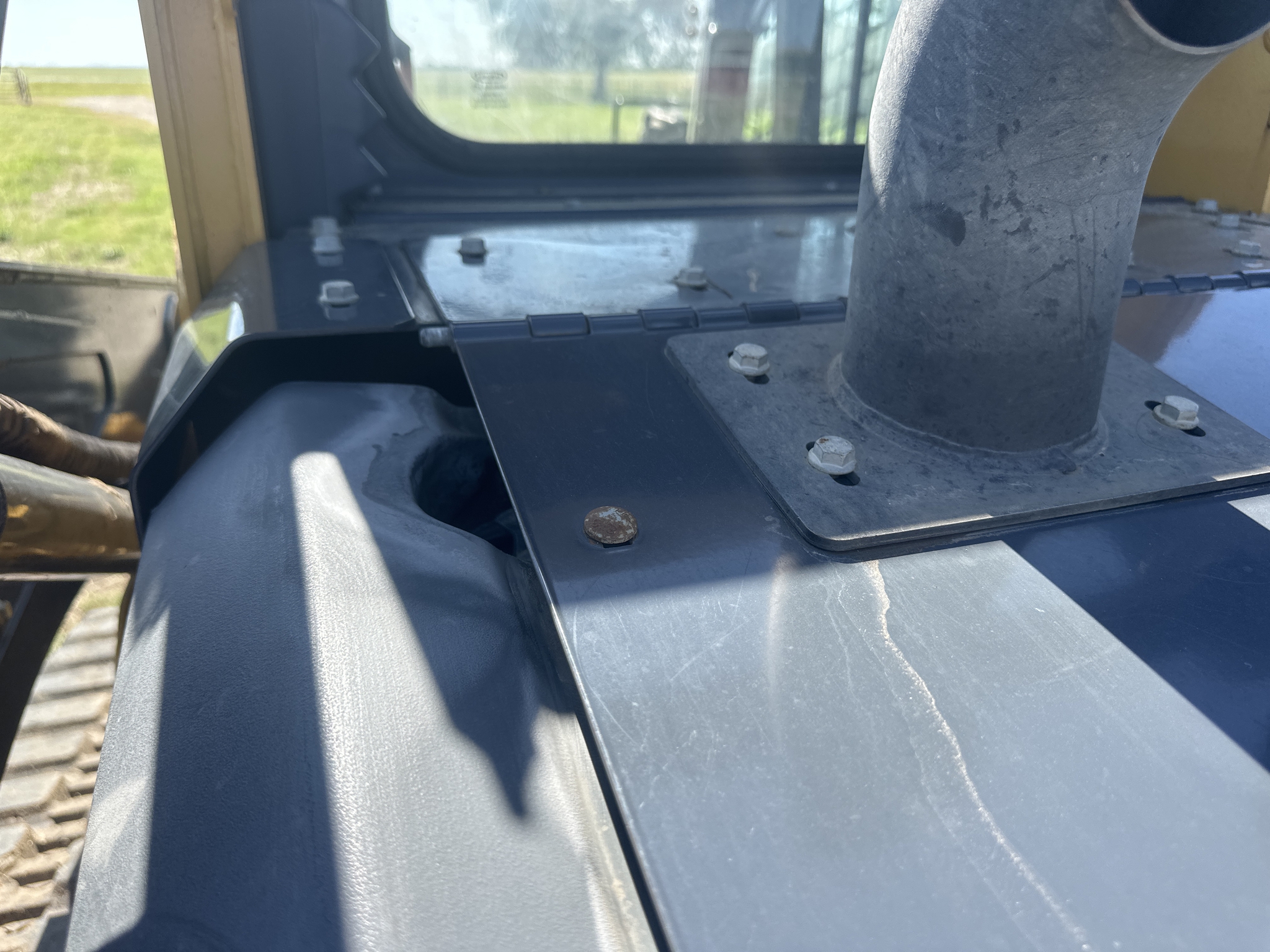2017 John Deere 331G Image 20