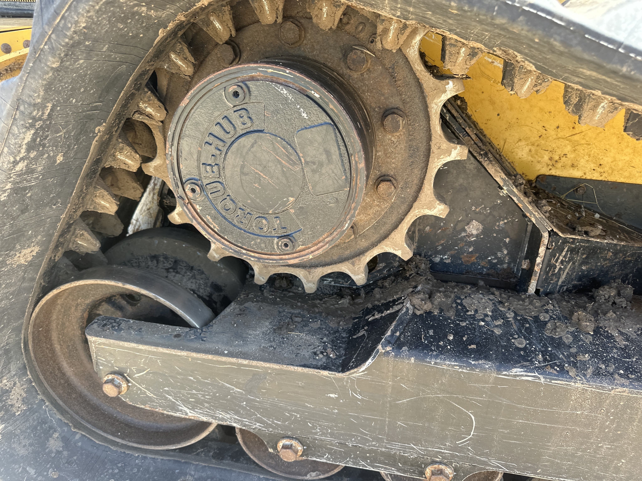 2017 John Deere 331G Image 26