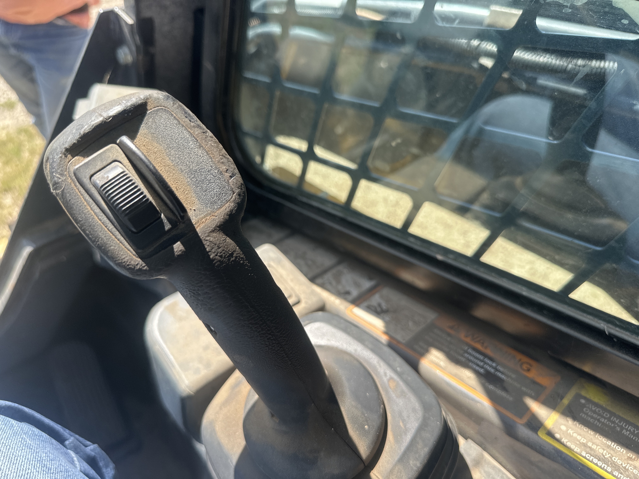 2017 John Deere 331G Image 17