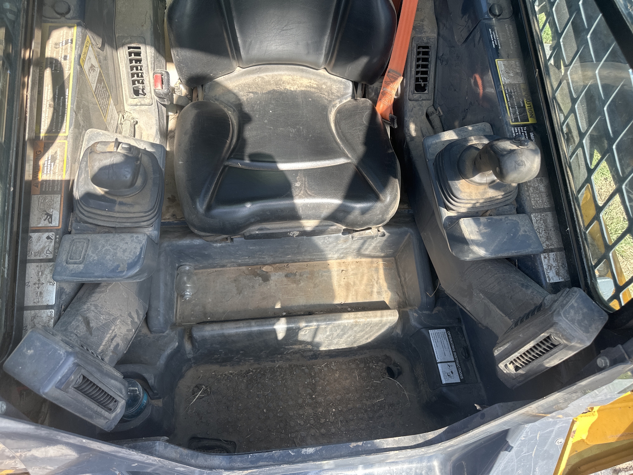 2017 John Deere 331G Image 13