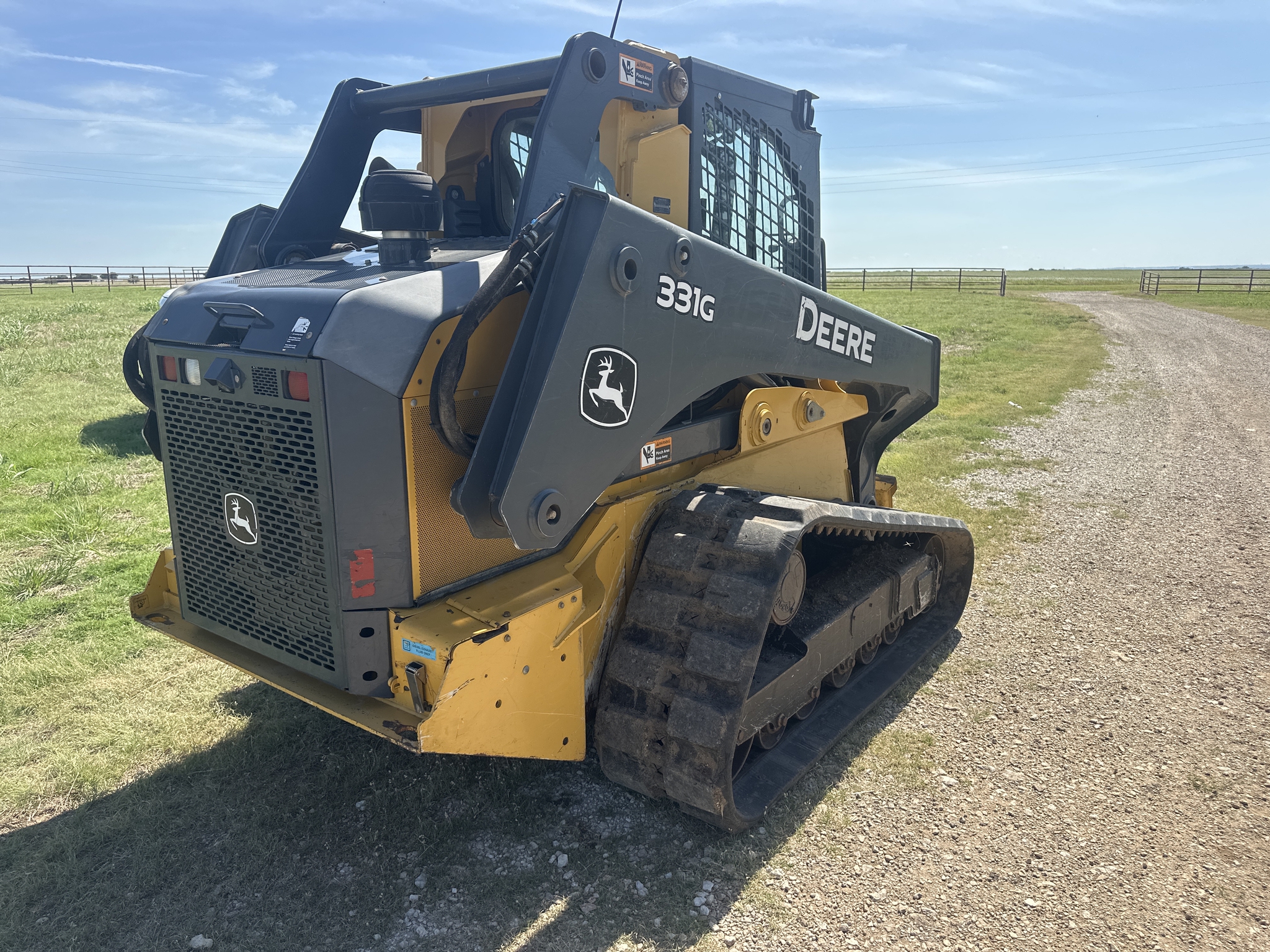 2017 John Deere 331G Image 7