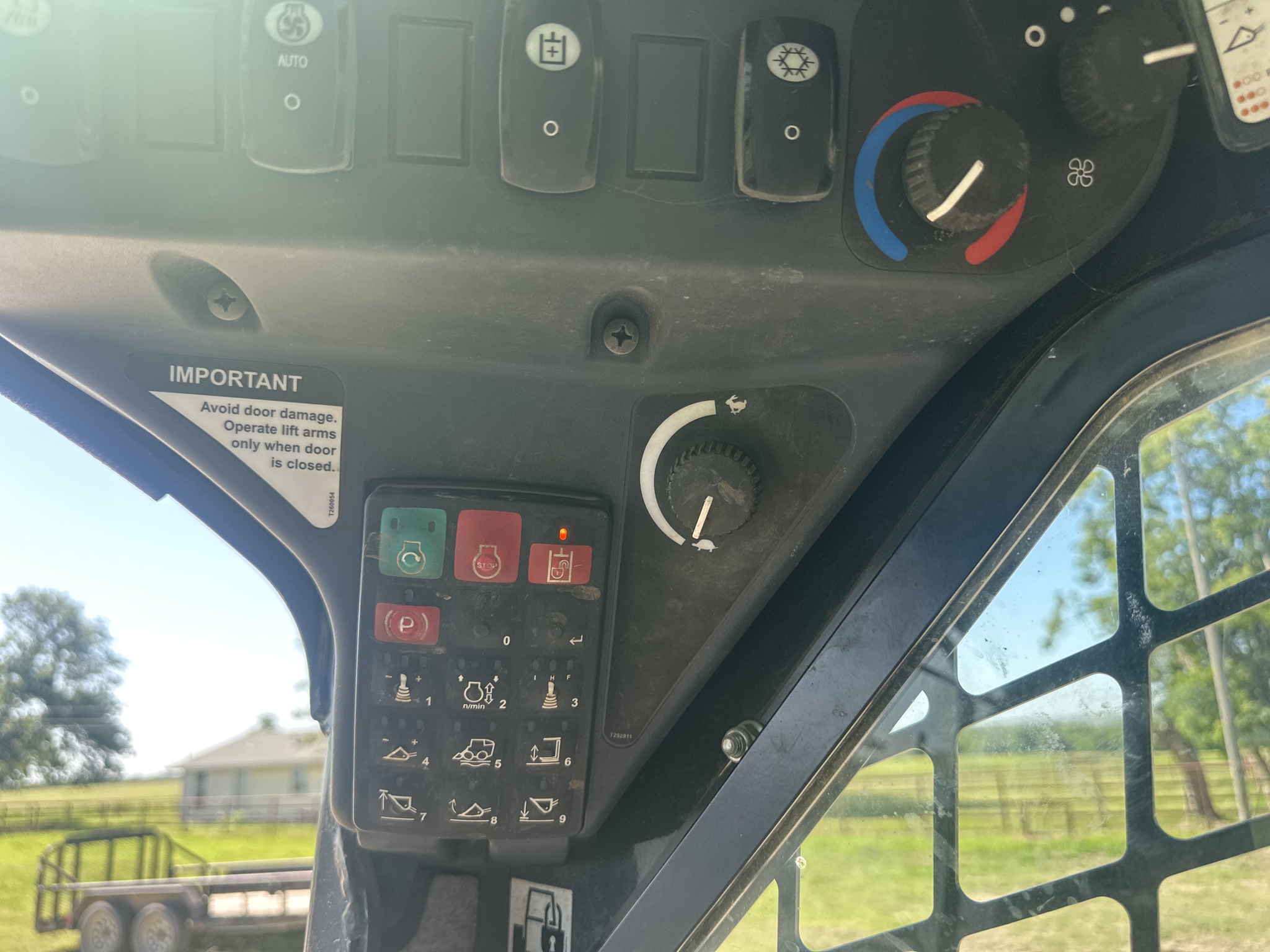 2017 John Deere 331G Image 14