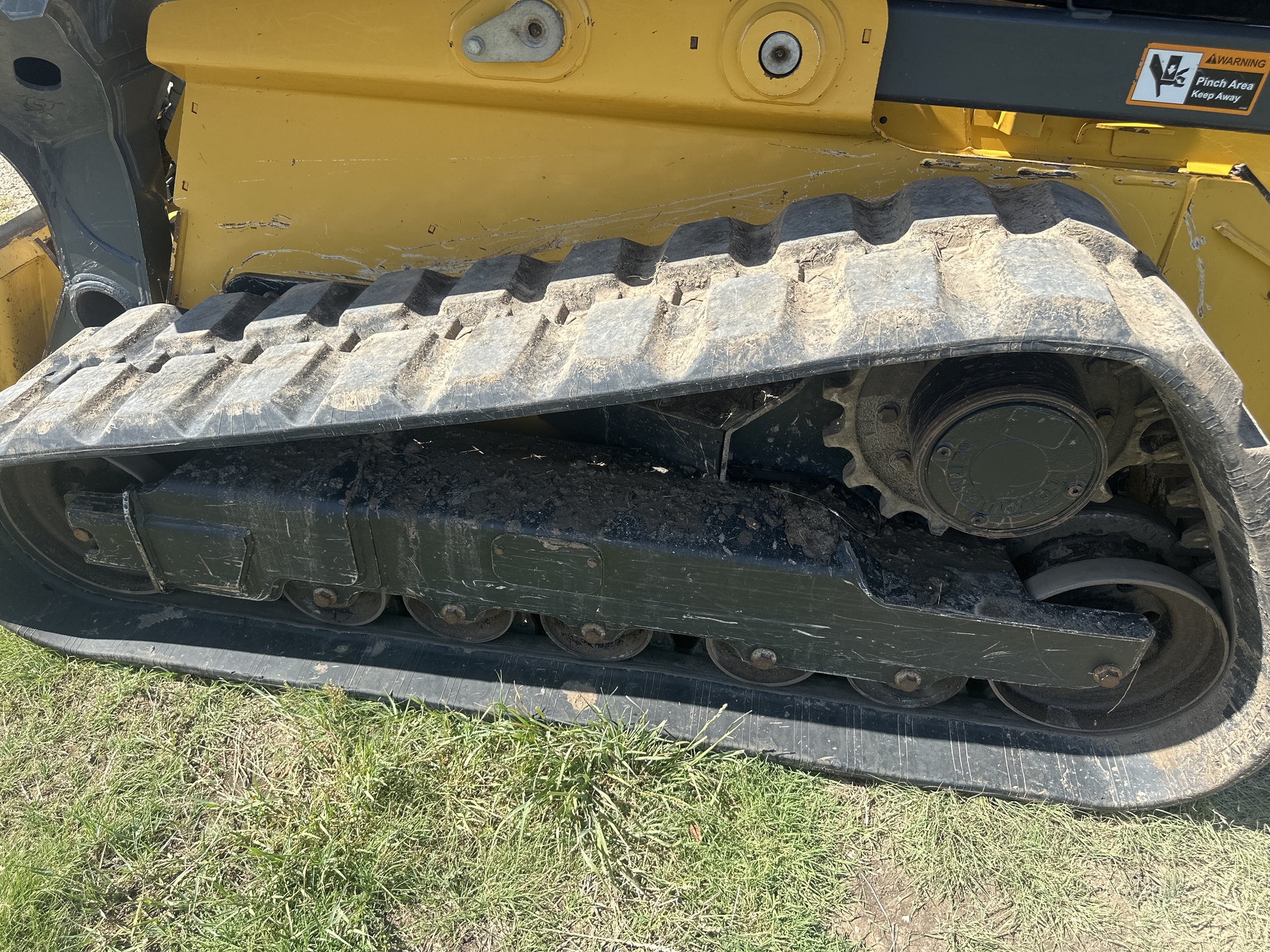 2017 John Deere 331G Image 23
