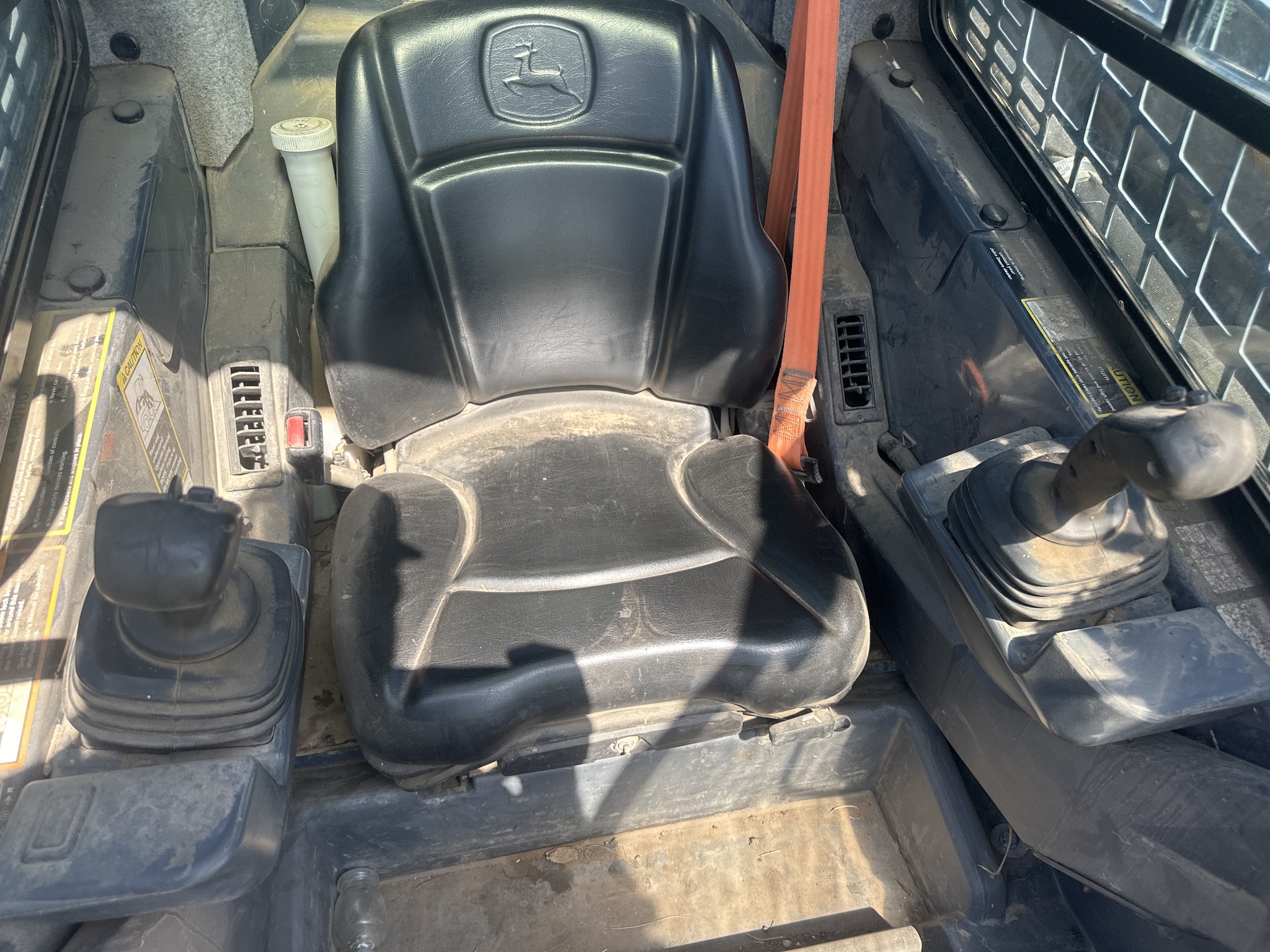2017 John Deere 331G Image 12