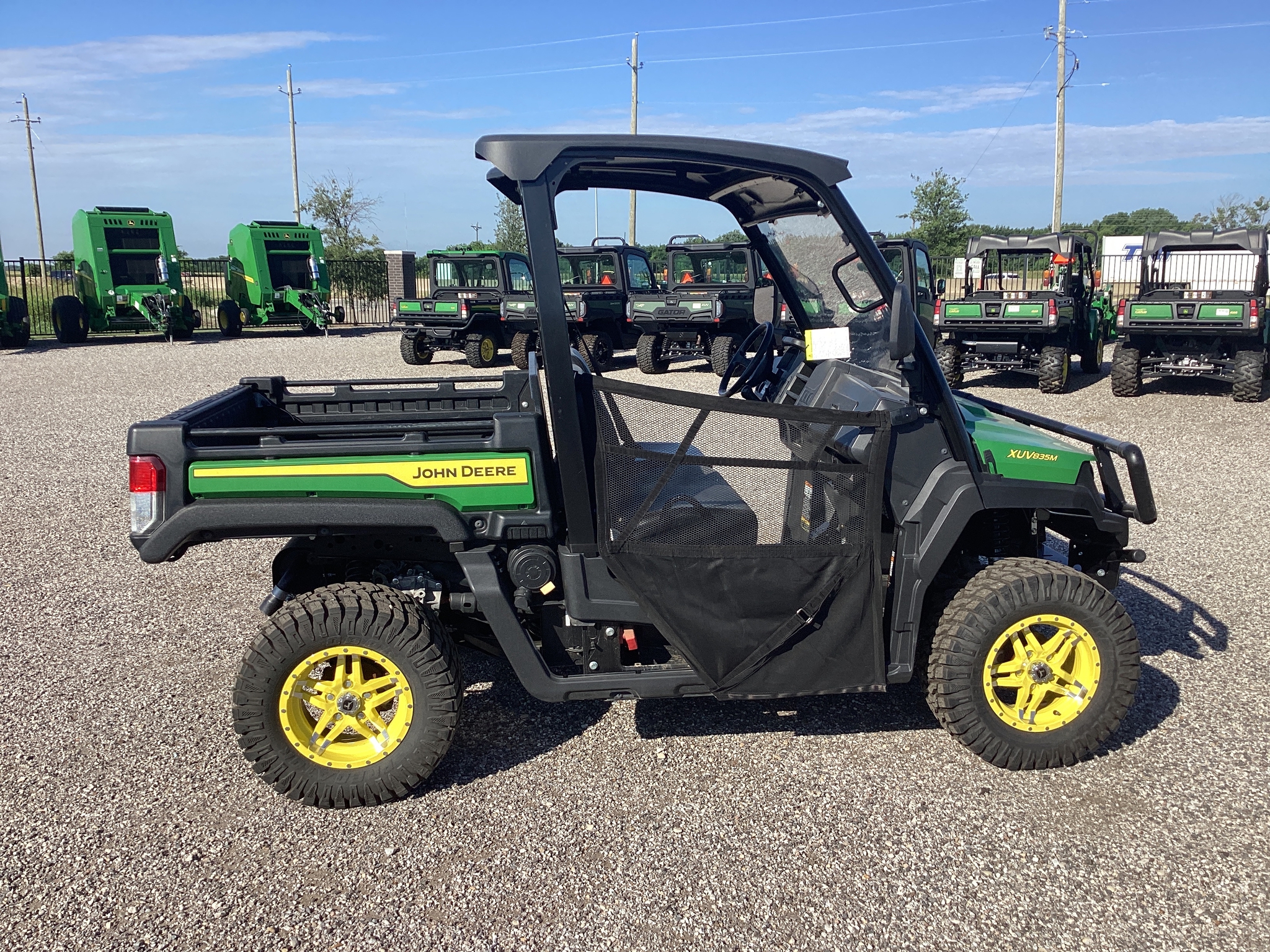 2024 John Deere XUV835M Image 4