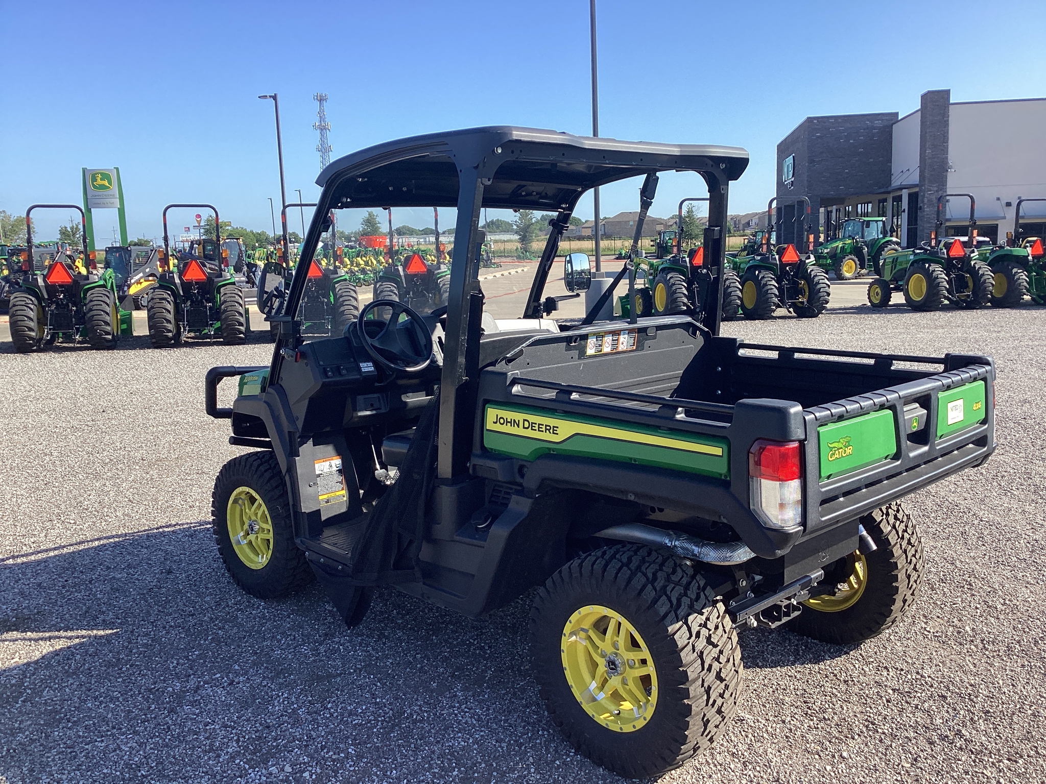 2024 John Deere XUV835M Image 3