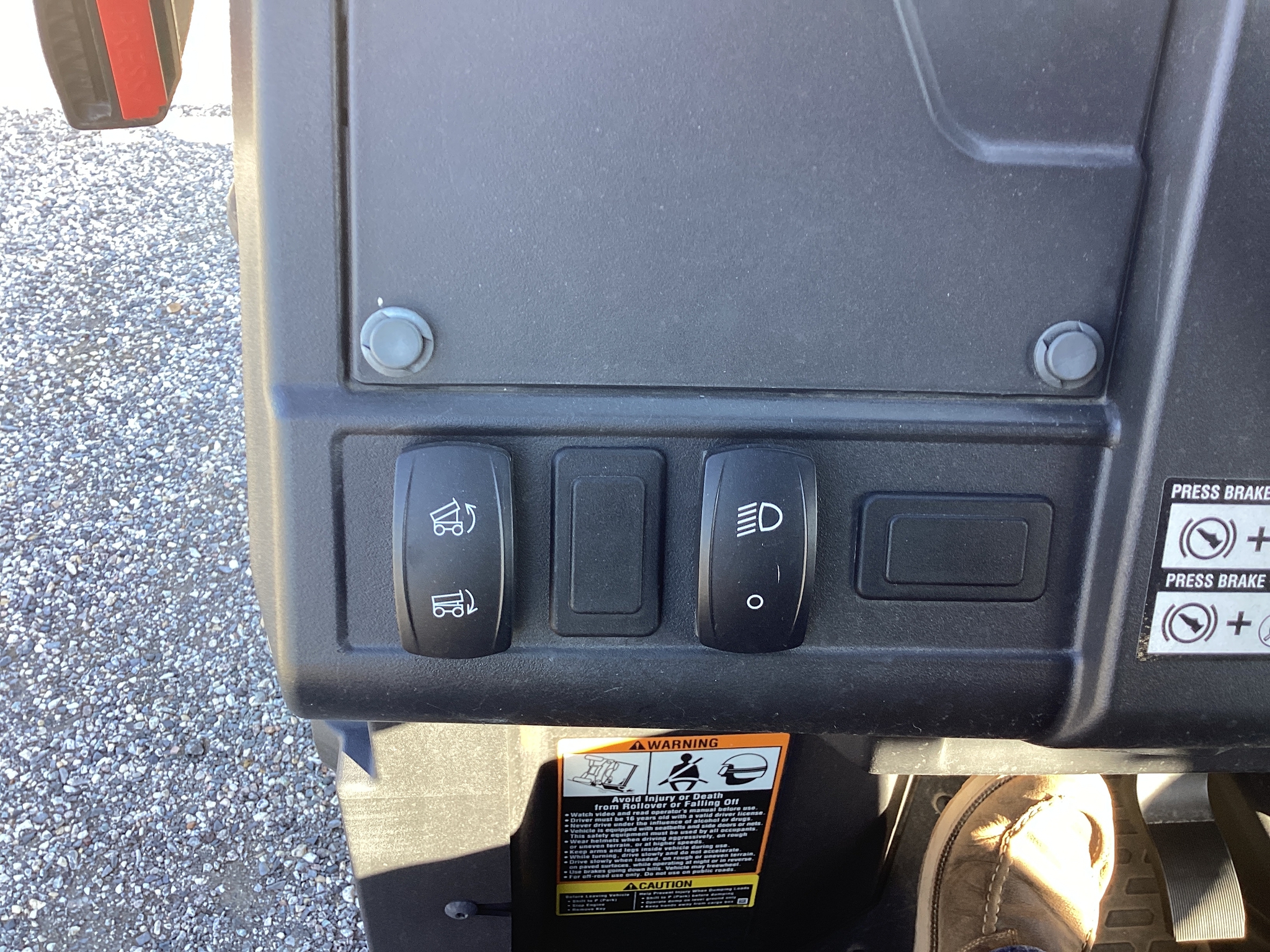 2024 John Deere XUV835M Image 12
