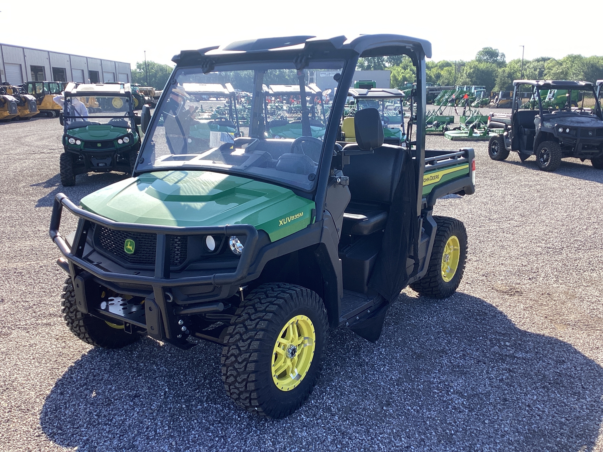 2024 John Deere XUV835M Image 2