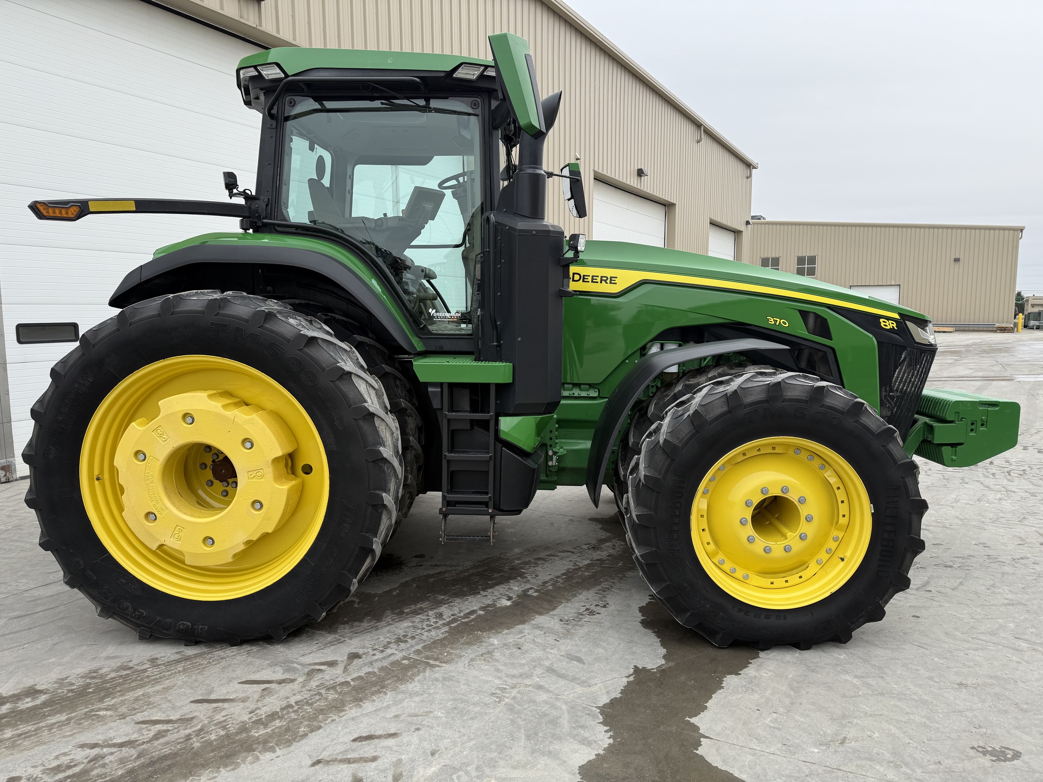 2023 John Deere 8R 370 Image 2