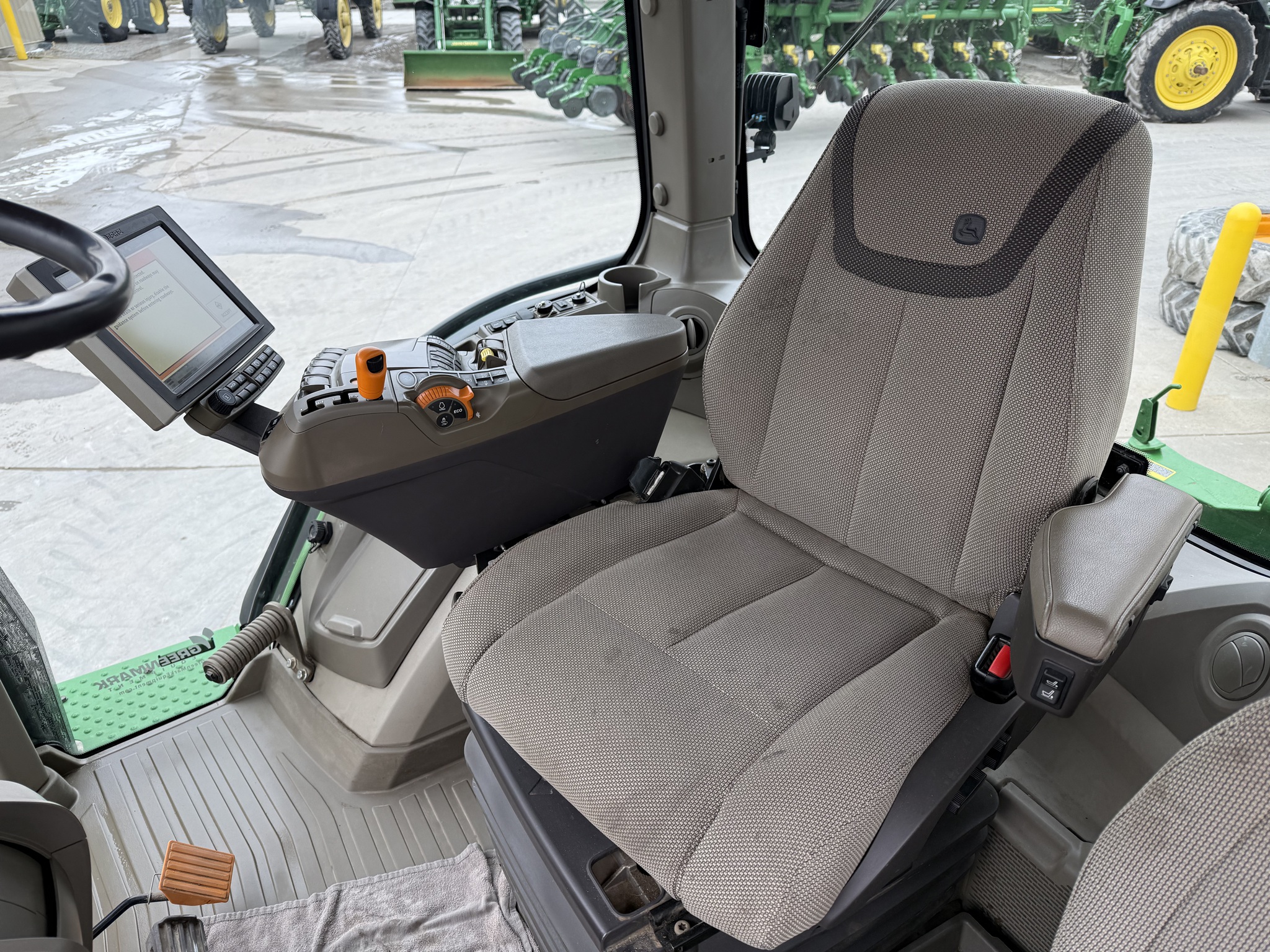 2023 John Deere 8R 370 Image 9