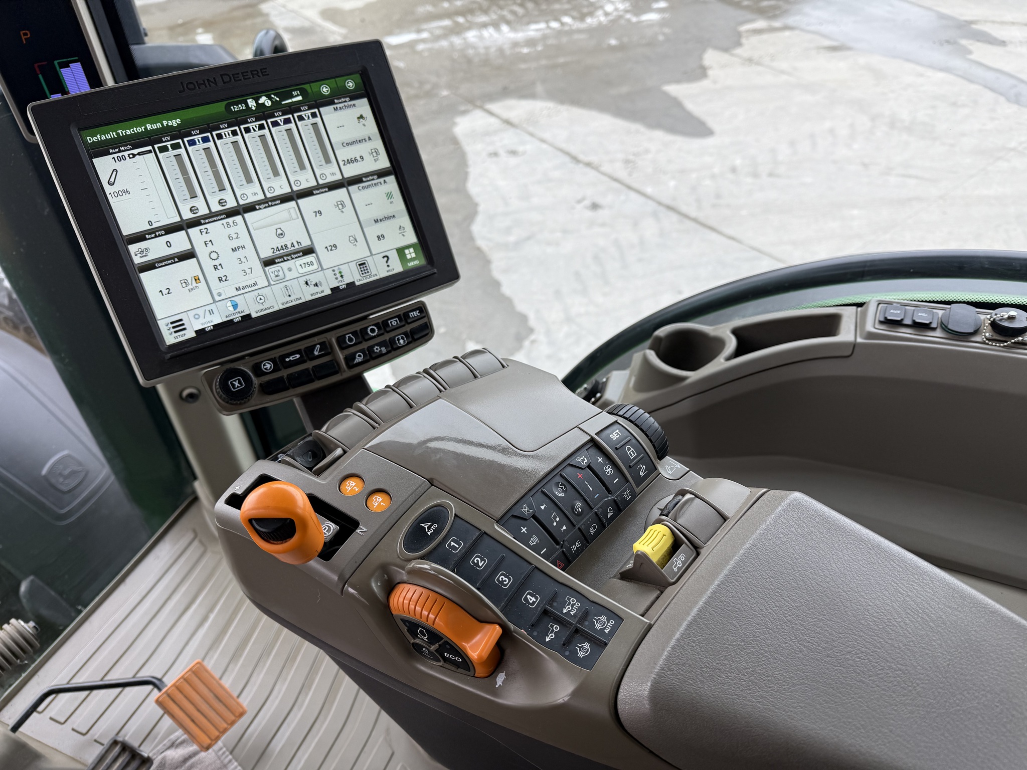 2023 John Deere 8R 370 Image 10