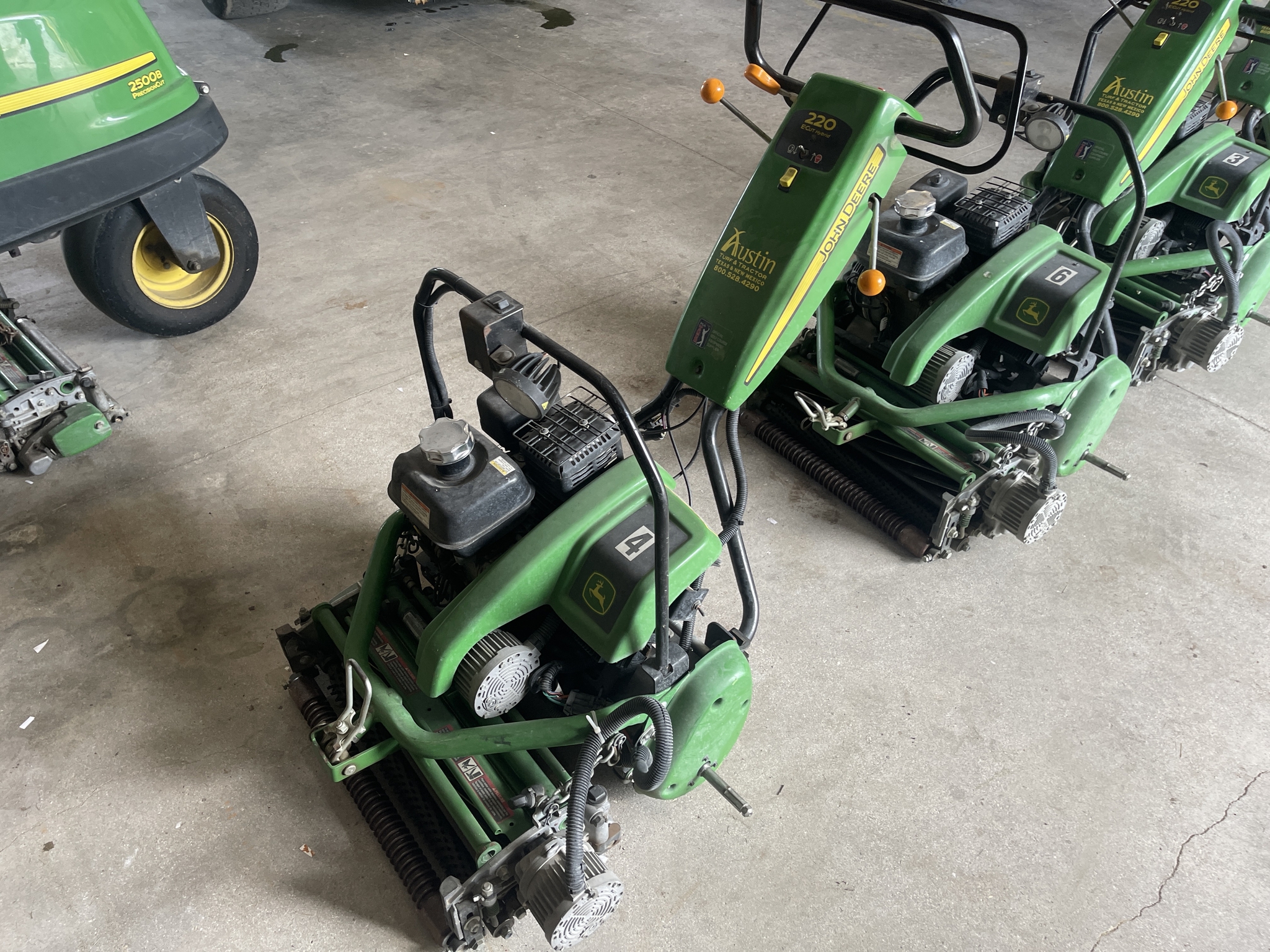 2021 John Deere 220E Image 9