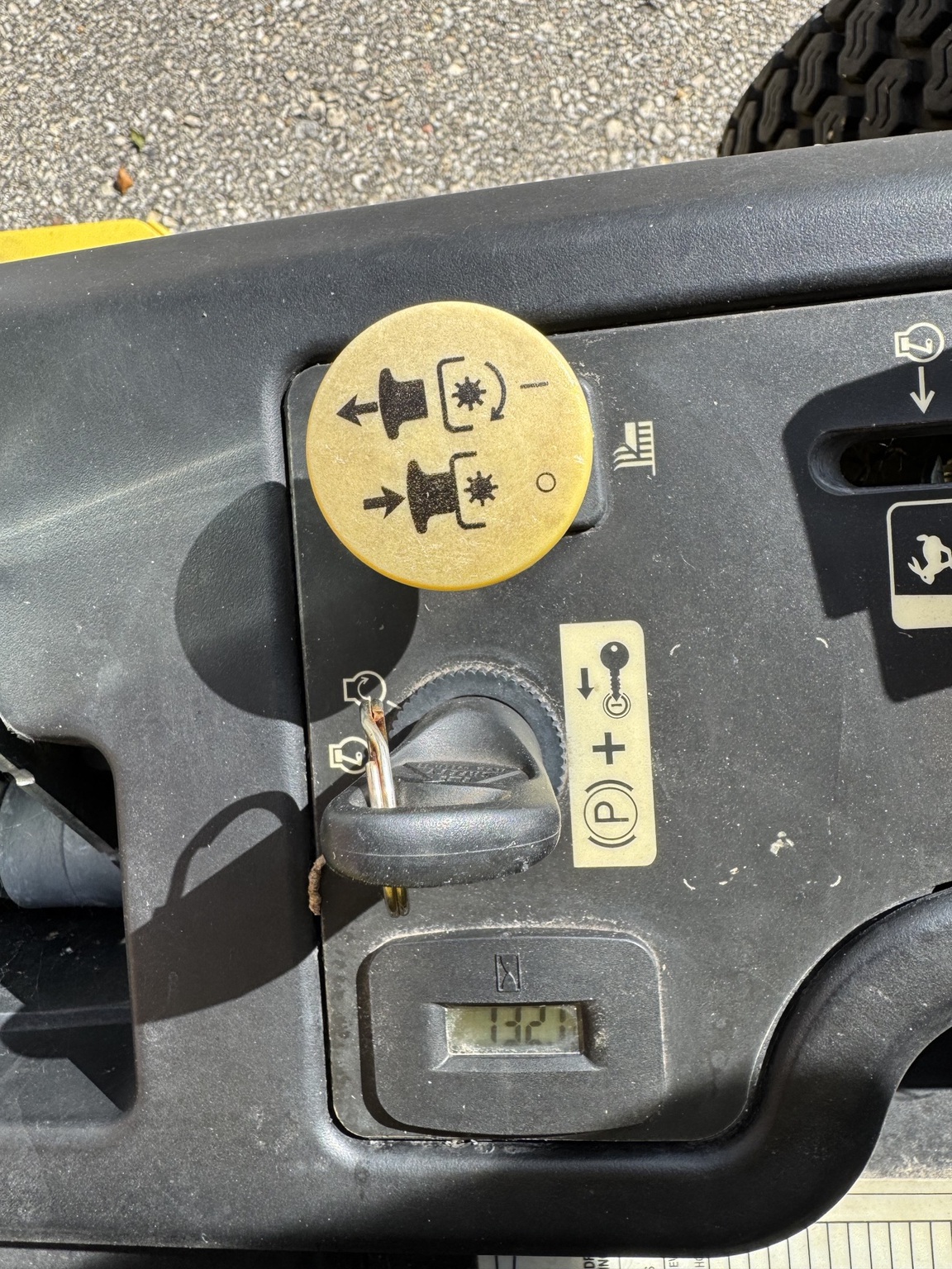 2018 John Deere Z355R Image 5