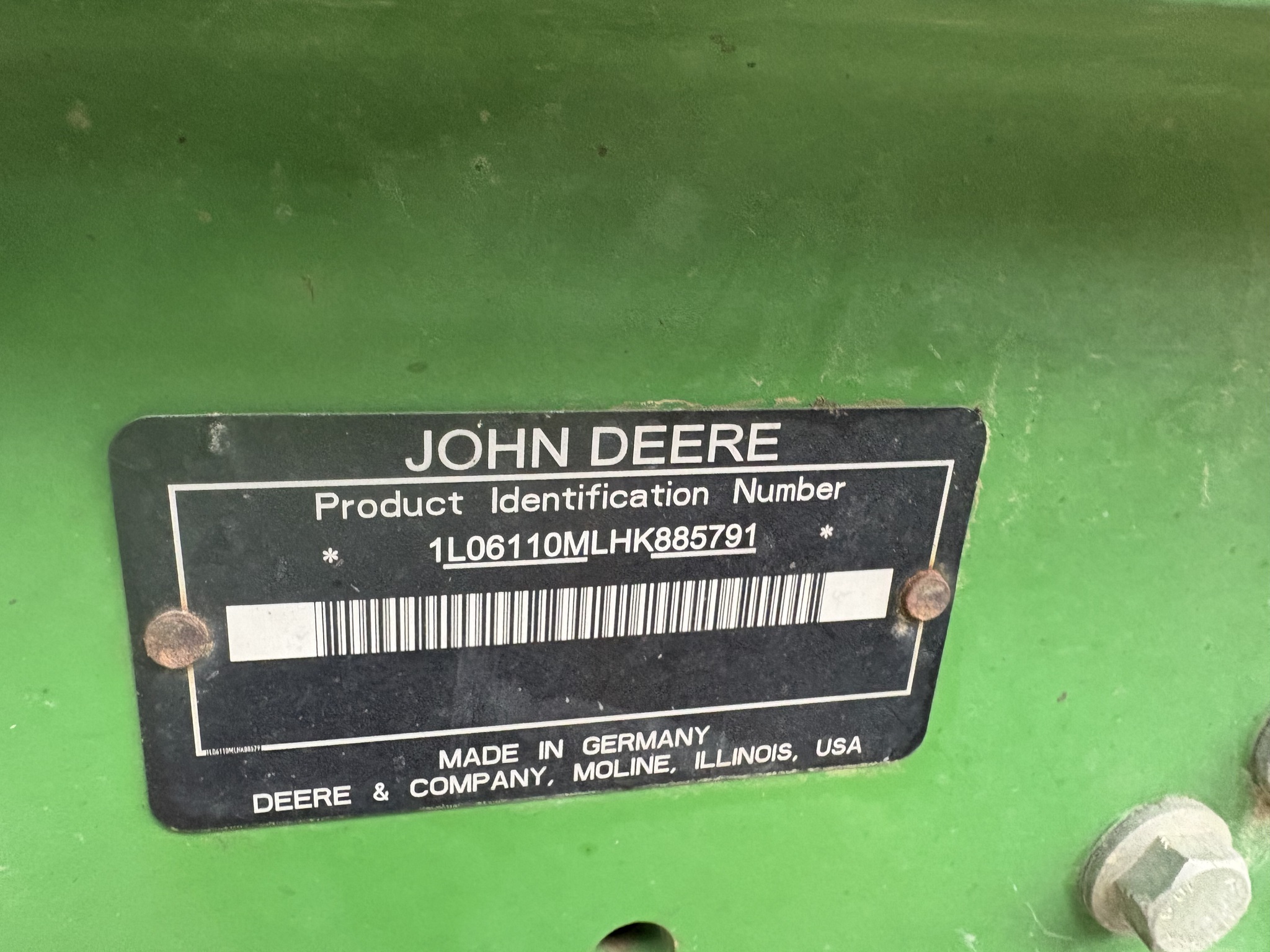 2017 John Deere 6110M Image 31