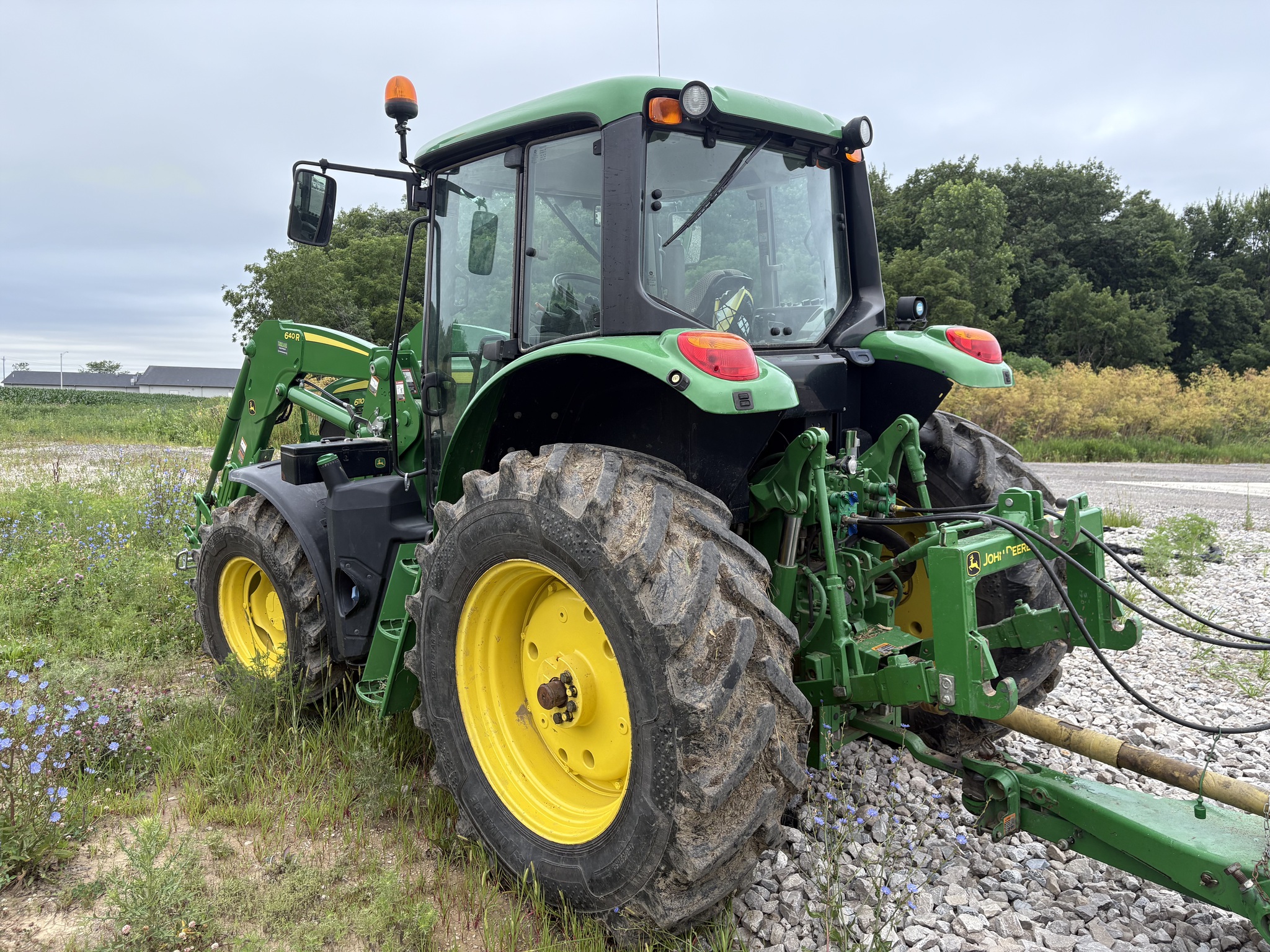 2017 John Deere 6110M Image 4