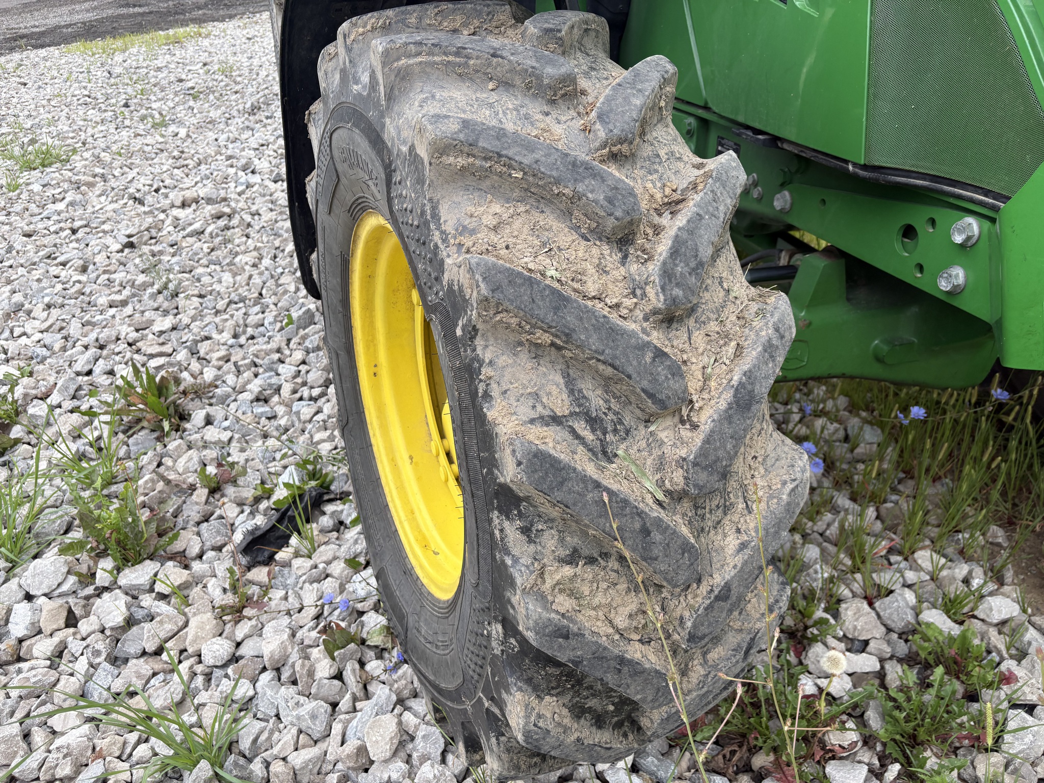 2017 John Deere 6110M Image 11