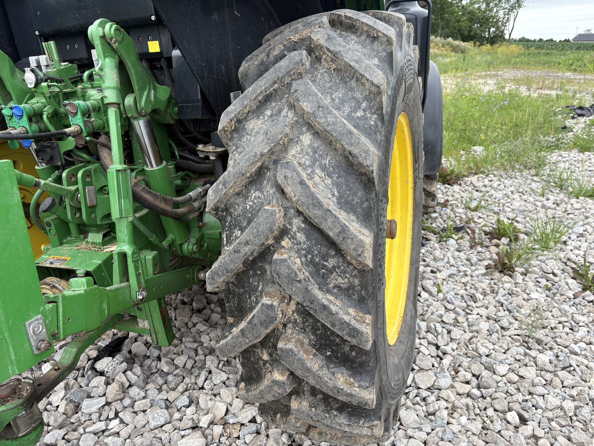 2017 John Deere 6110M Image 13