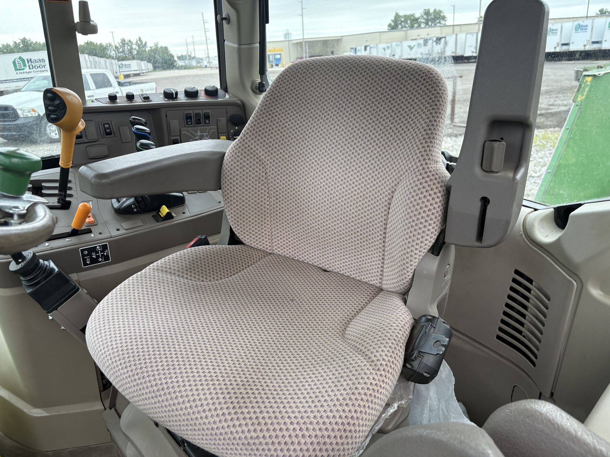 2017 John Deere 6110M Image 19