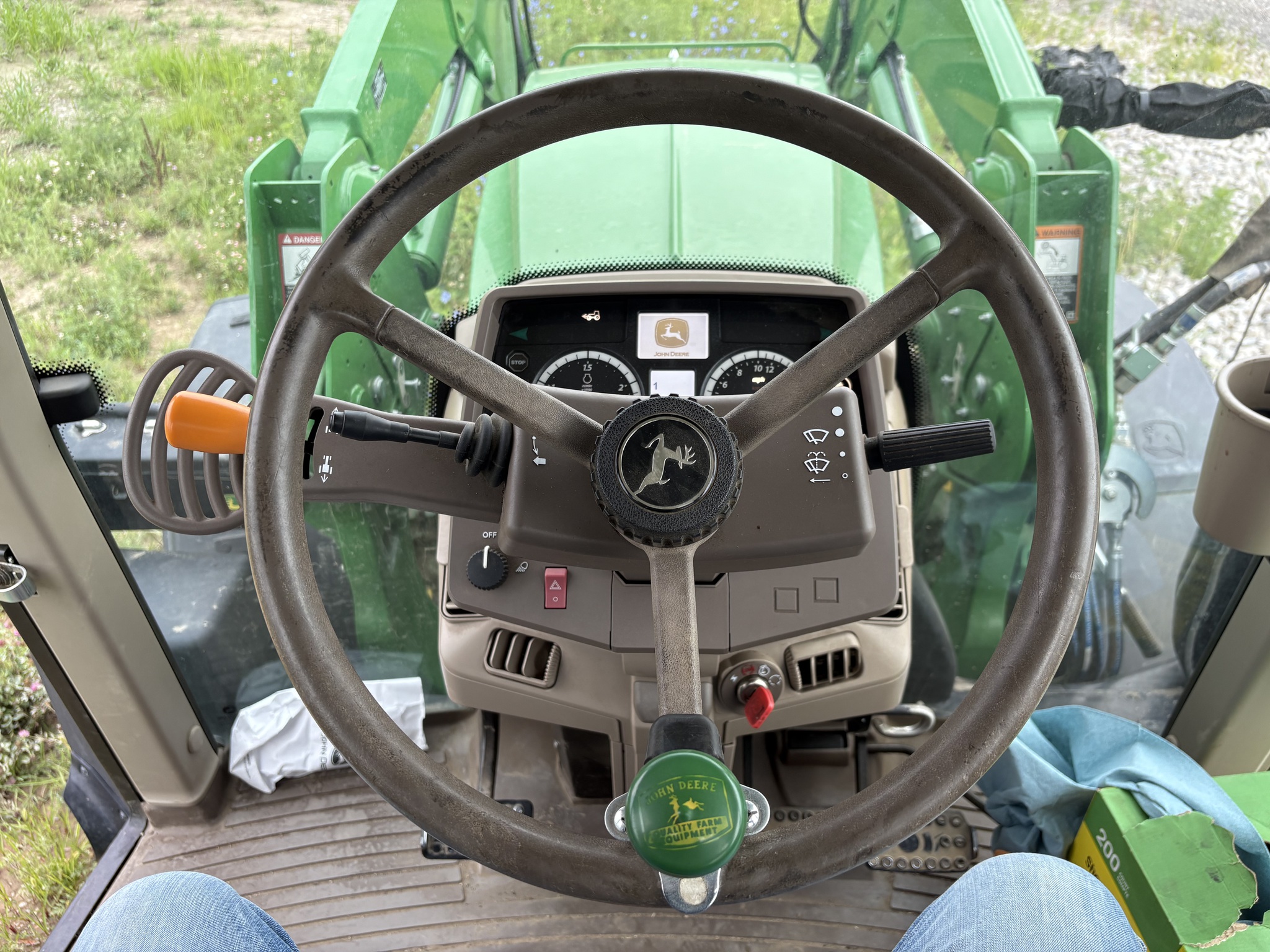 2017 John Deere 6110M Image 28