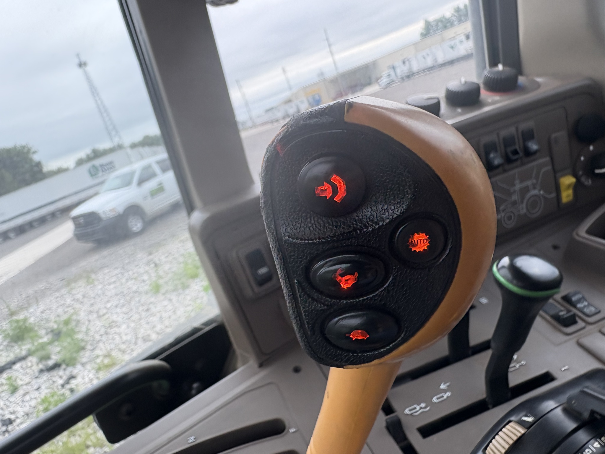 2017 John Deere 6110M Image 26