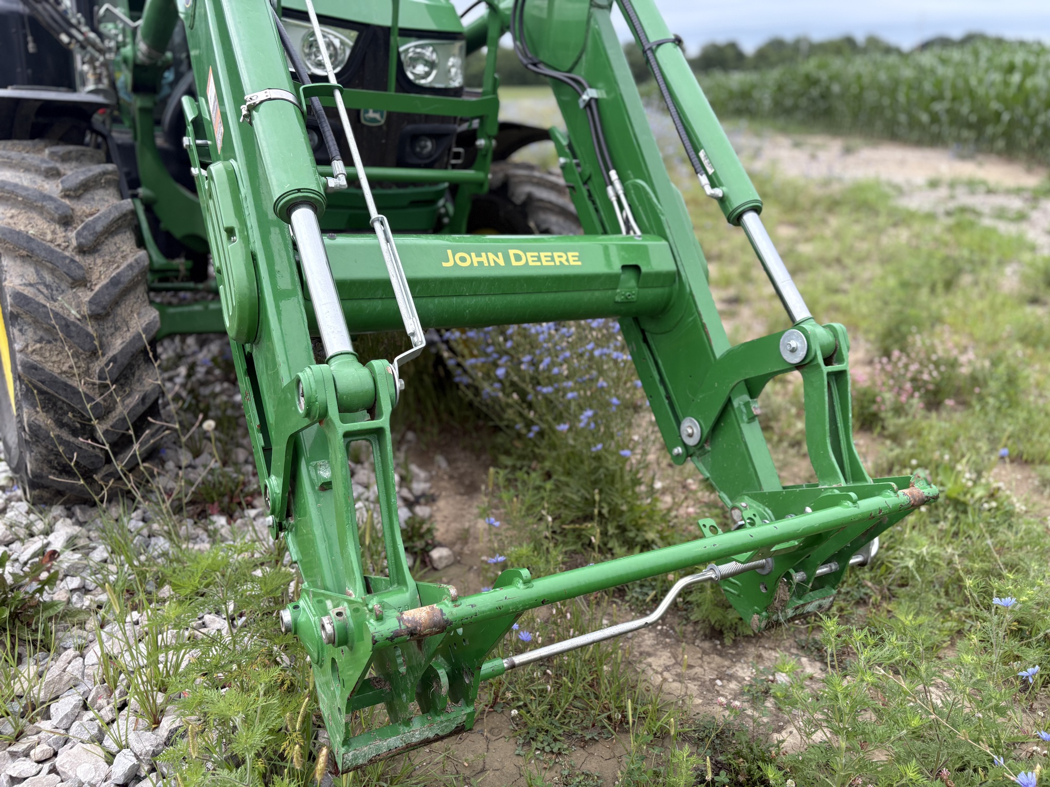 2017 John Deere 6110M Image 32